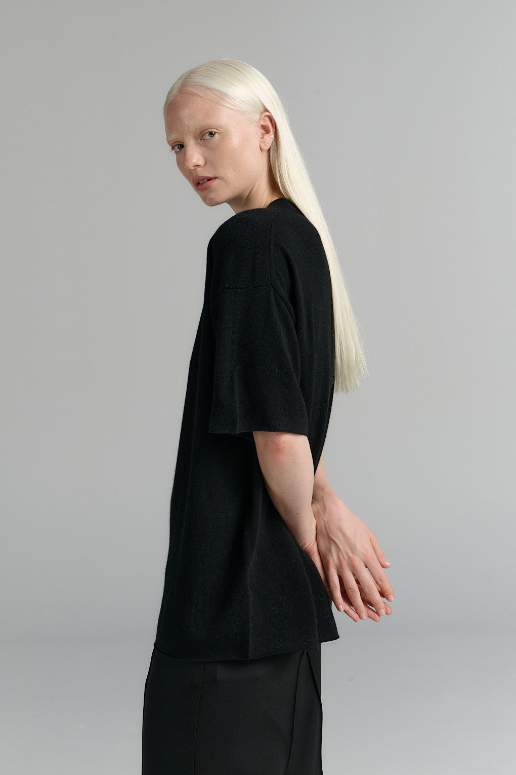 RHEA122. TShirt. Black