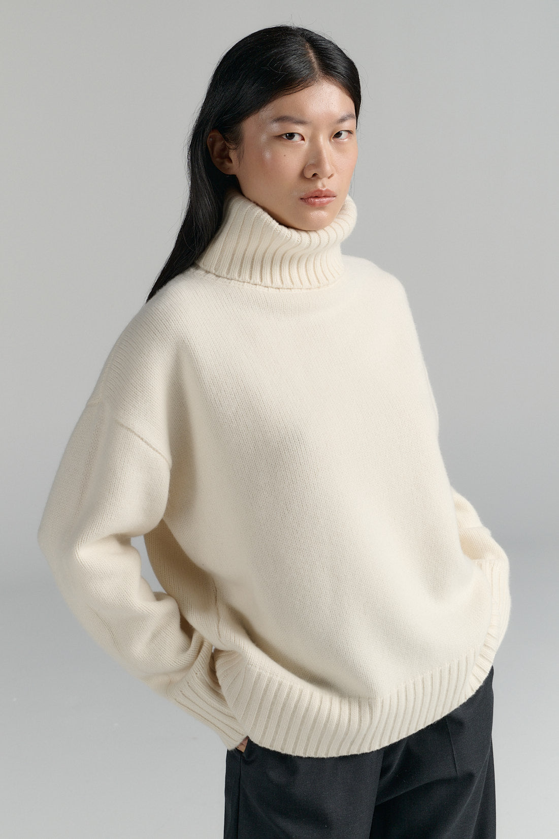 RHEA142. Heavy Turtle. Cream
