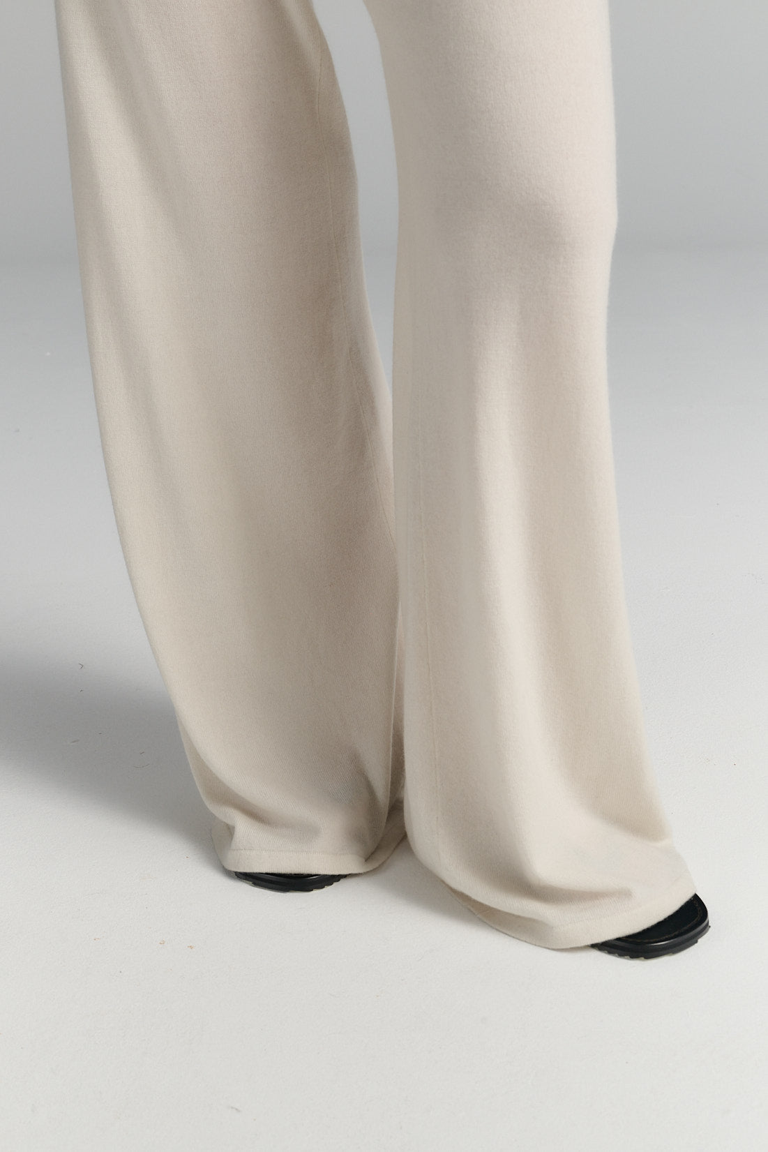 RHEA141. Pants. Cream