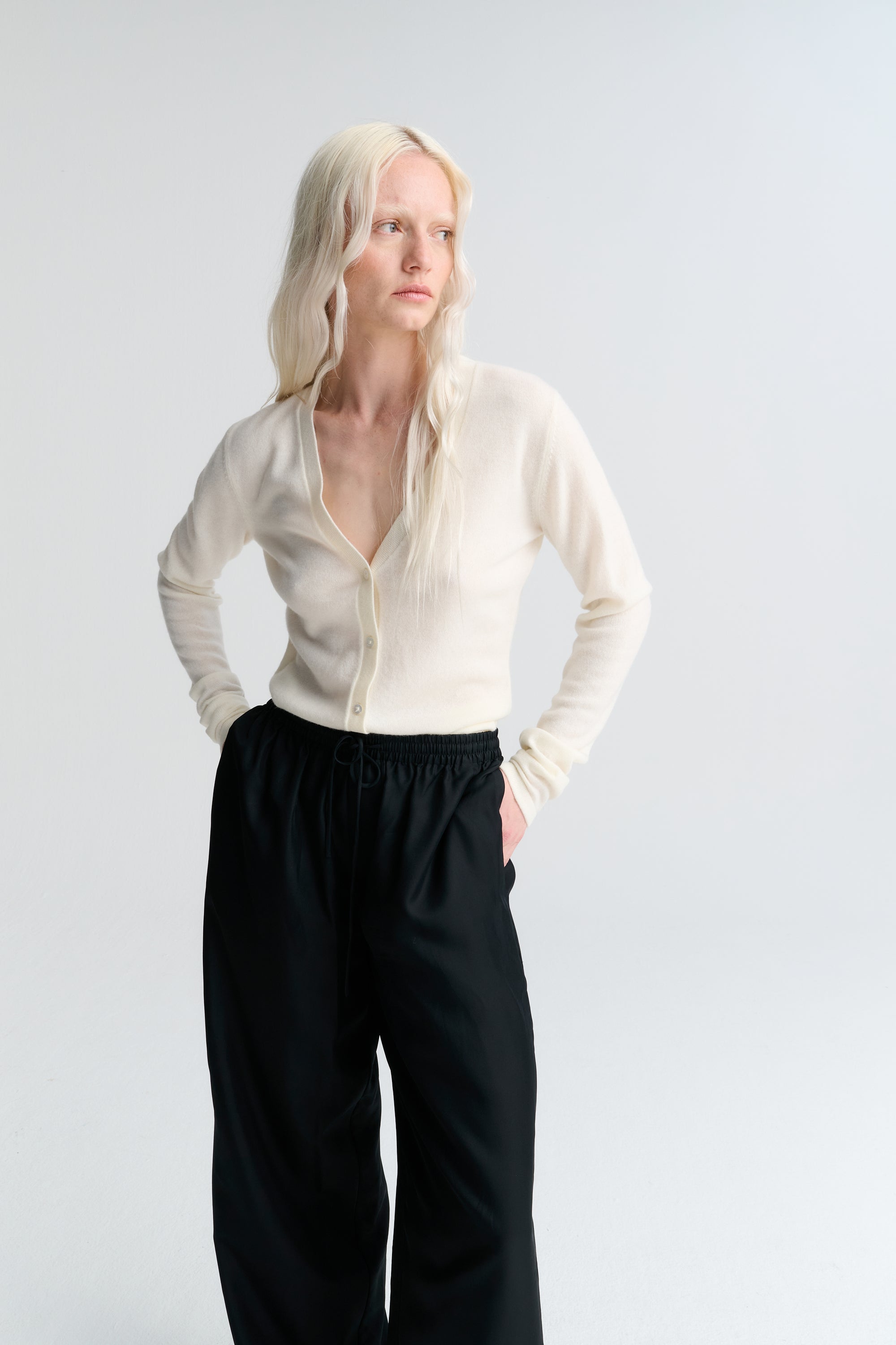 RHEA181 | V Cardigan | Wool Cashmere | Off White