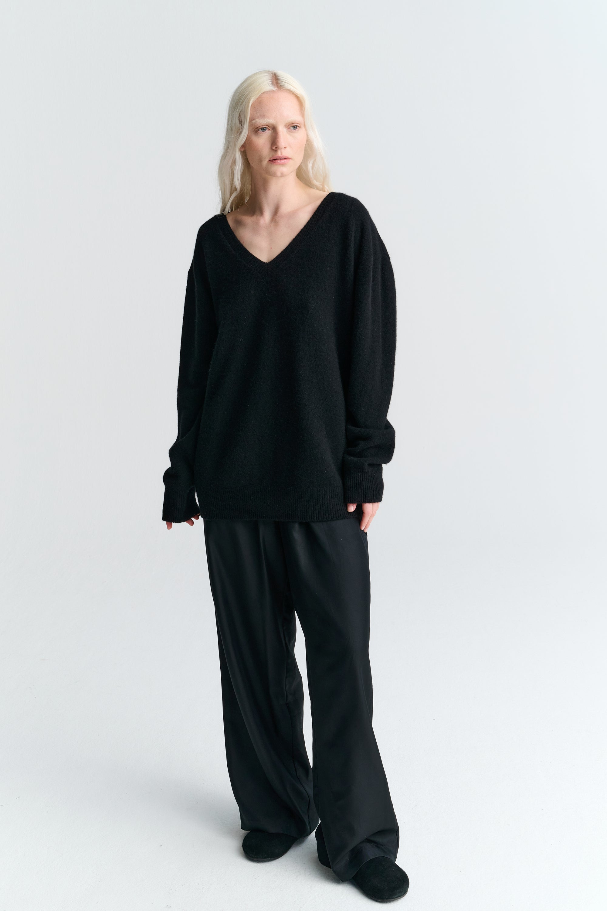 V Neck | Wool Cashmere | Black