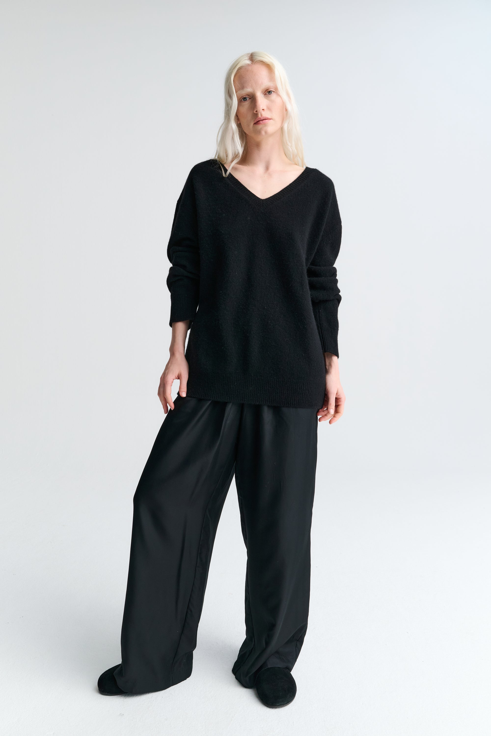 V Neck | Wool Cashmere | Black