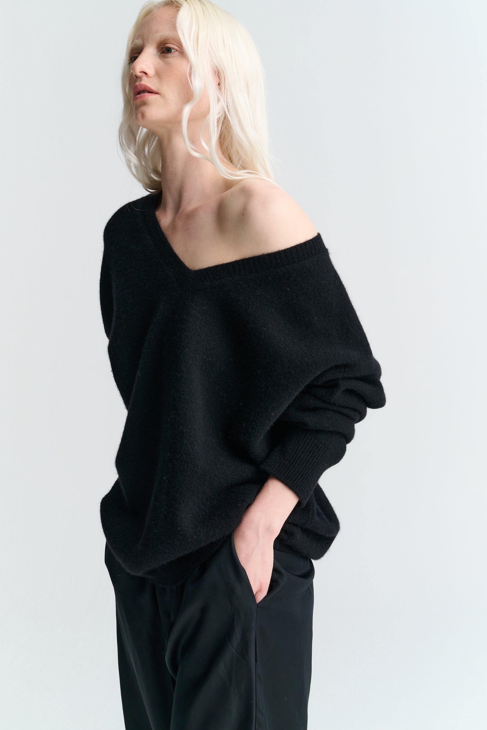 V Neck | Wool Cashmere | Black