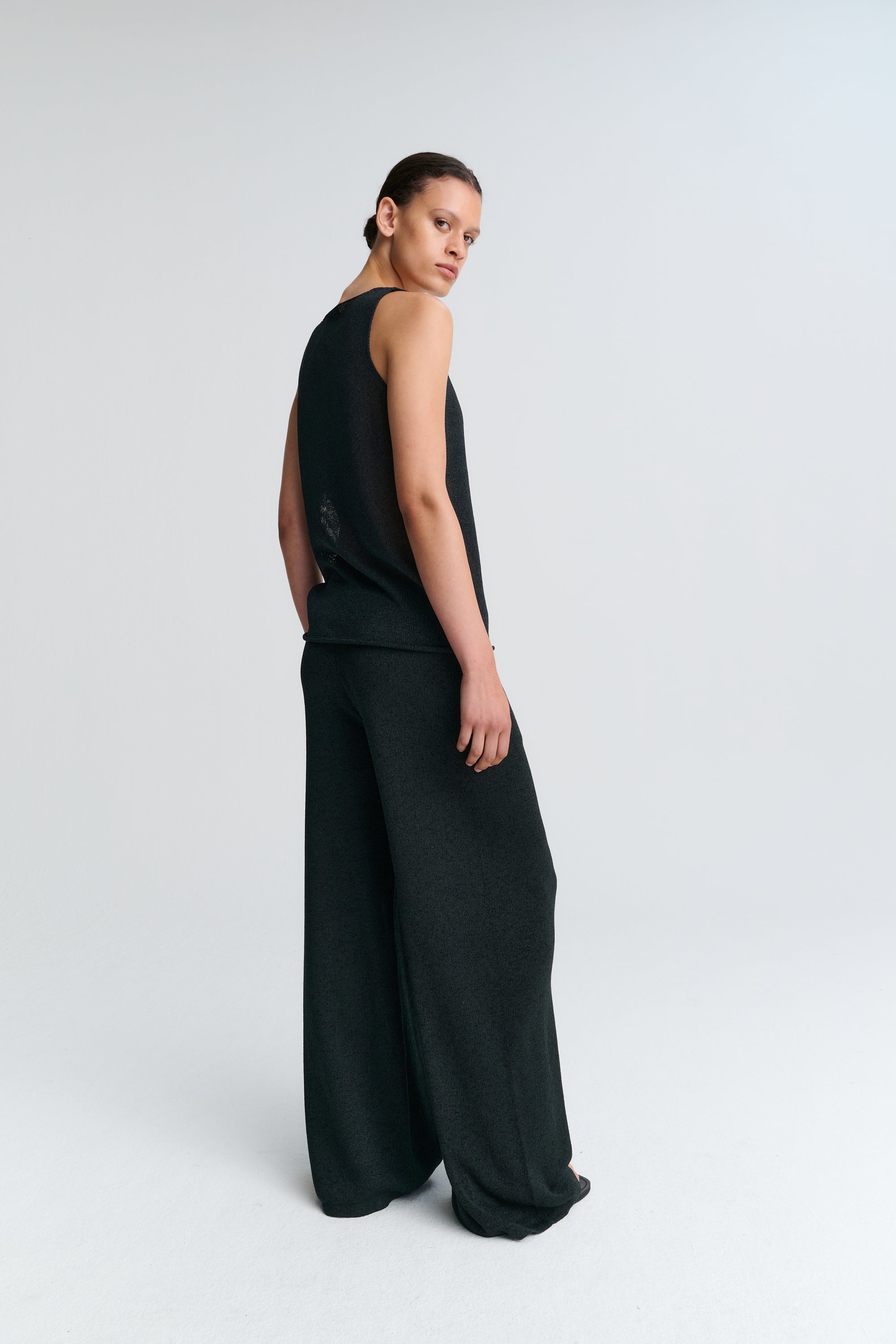 RHEA170 | Tank | Silk Paper | Black