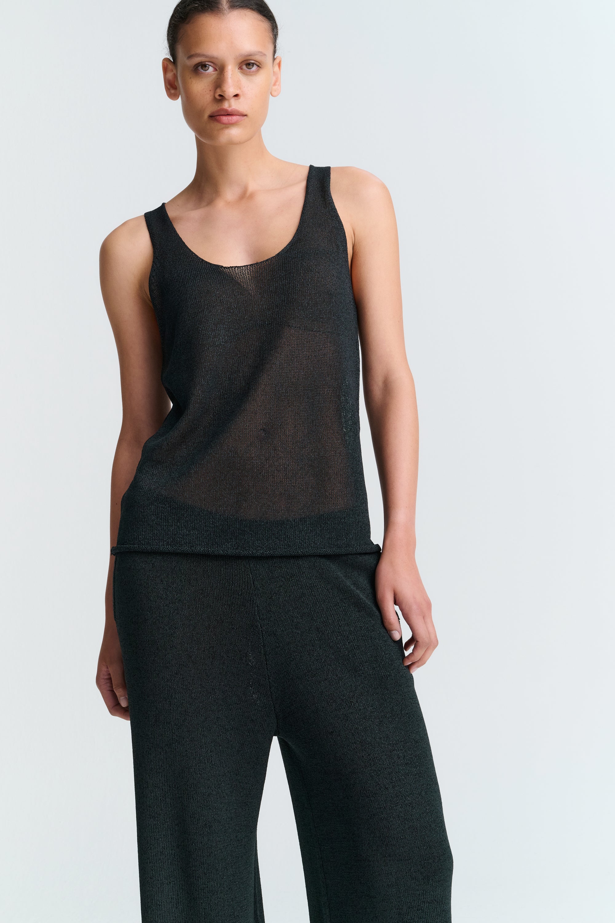 RHEA170 | Tank | Silk Paper | Black