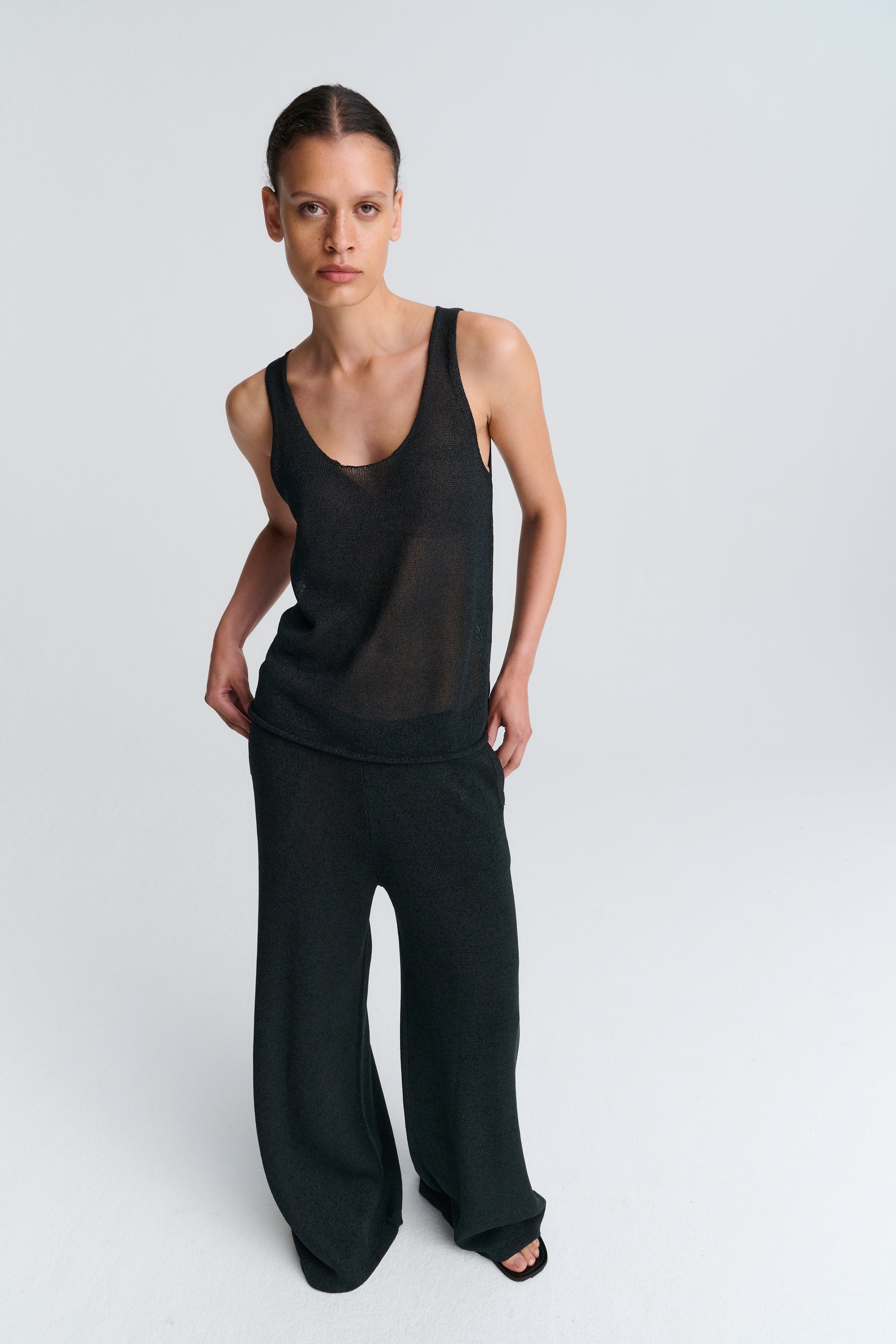 RHEA170 | Tank | Silk Paper | Black