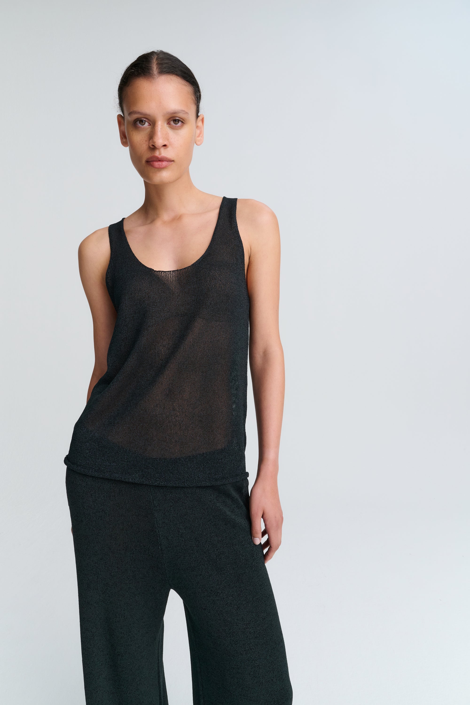 RHEA170 | Tank | Silk Paper | Black