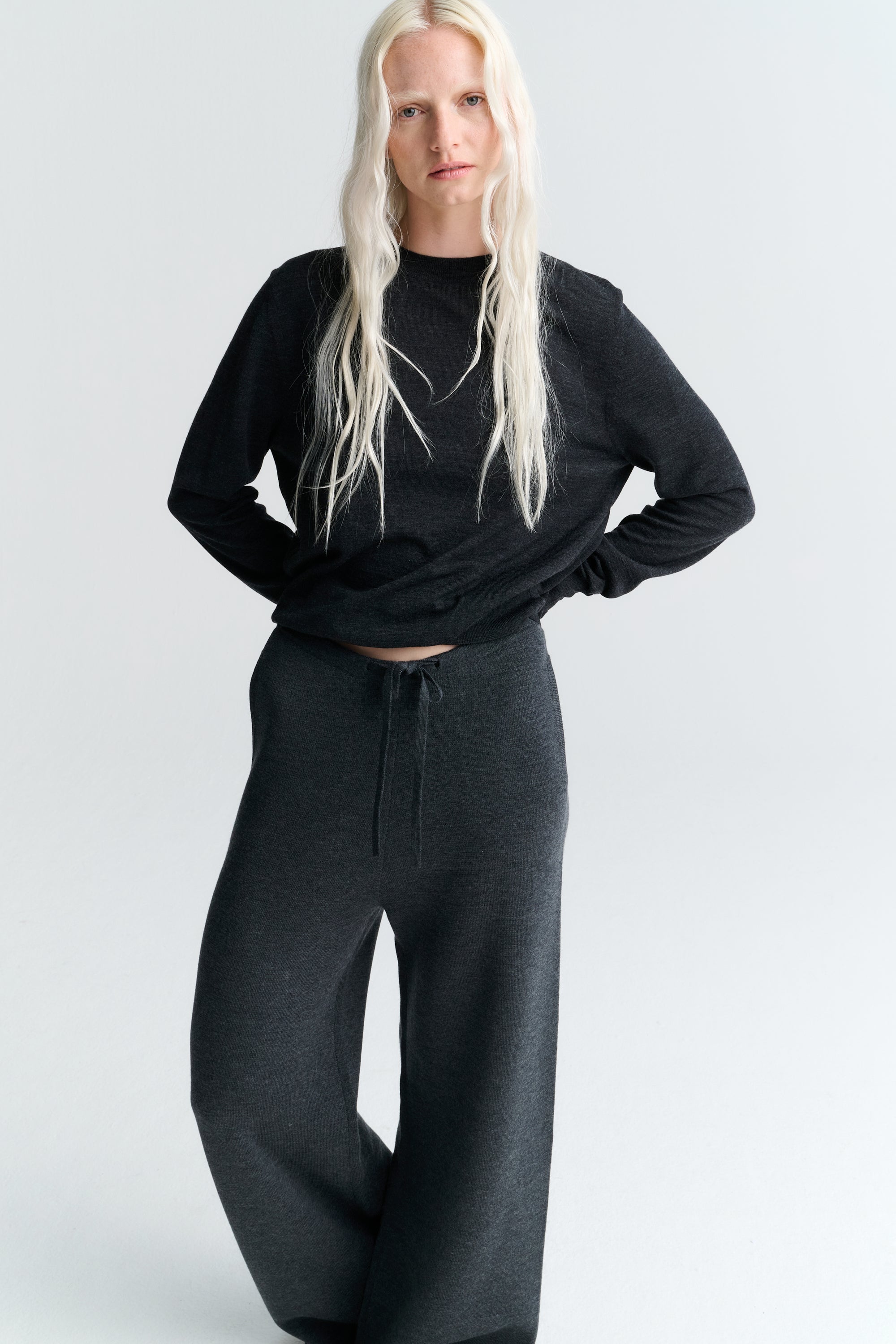 RHEA158 | Crew | Merino Wool | Dark Grey