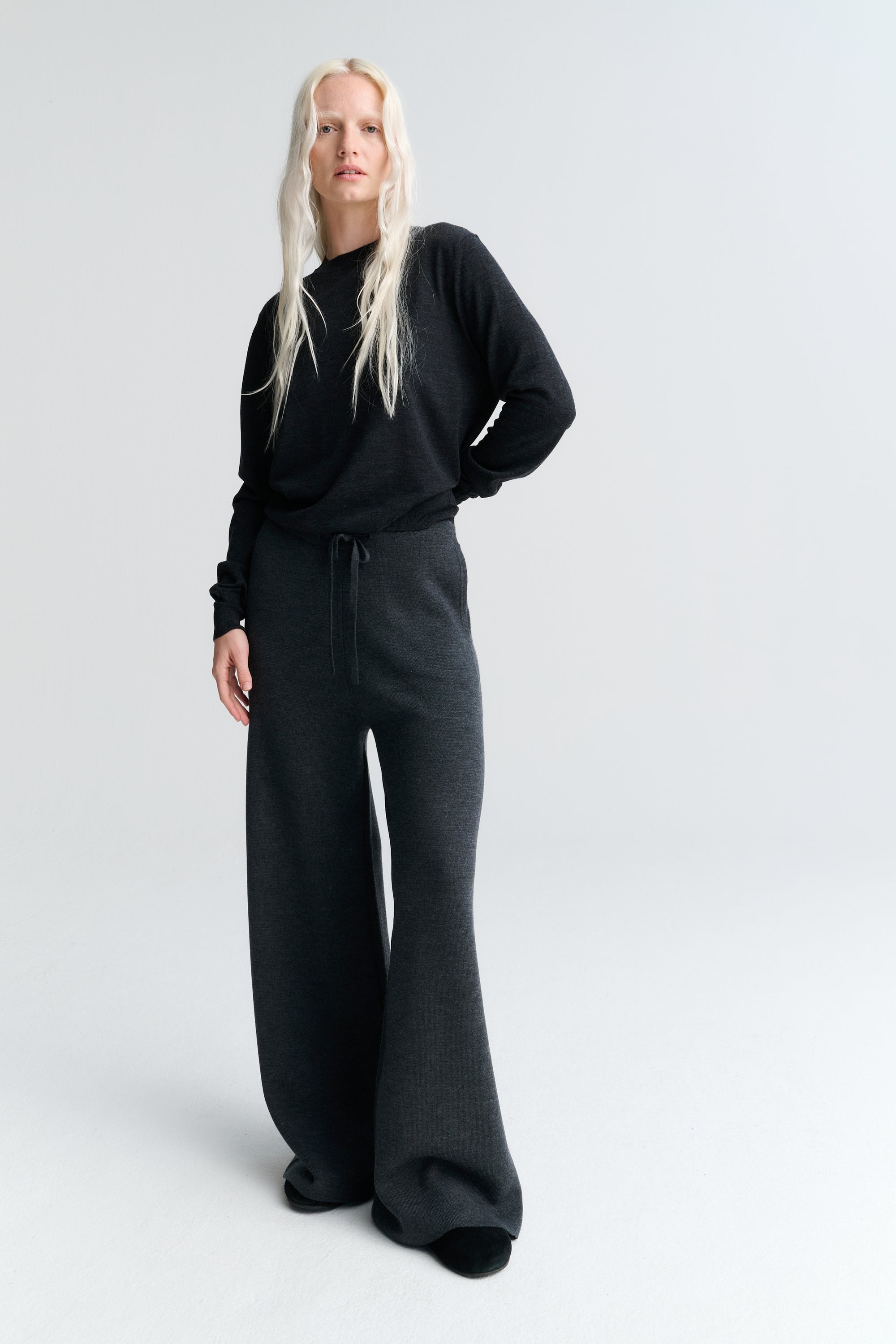 RHEA158 | Crew | Merino Wool | Dark Grey