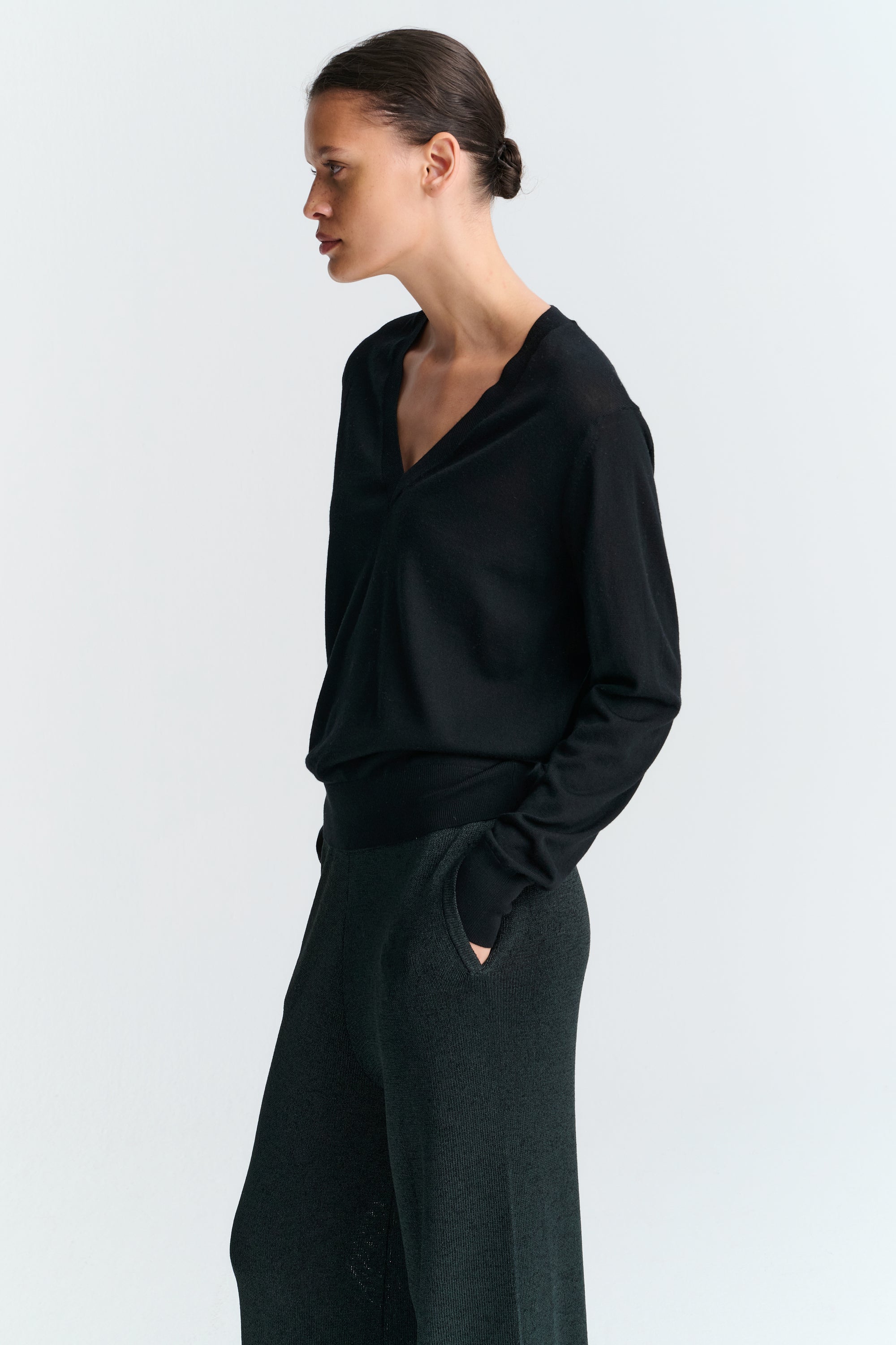 V Neck | Merino Wool | Black