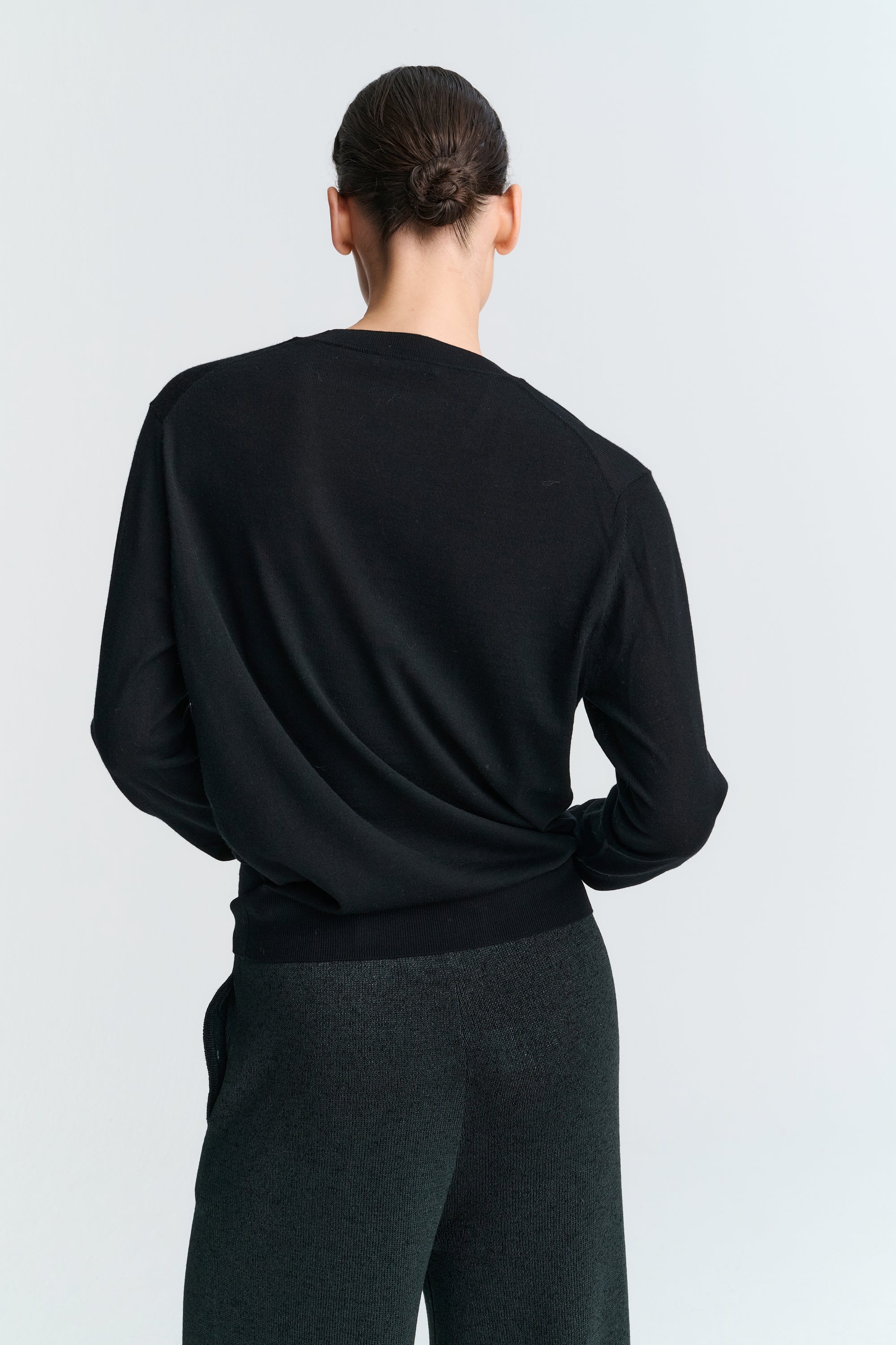 V Neck | Merino Wool | Black