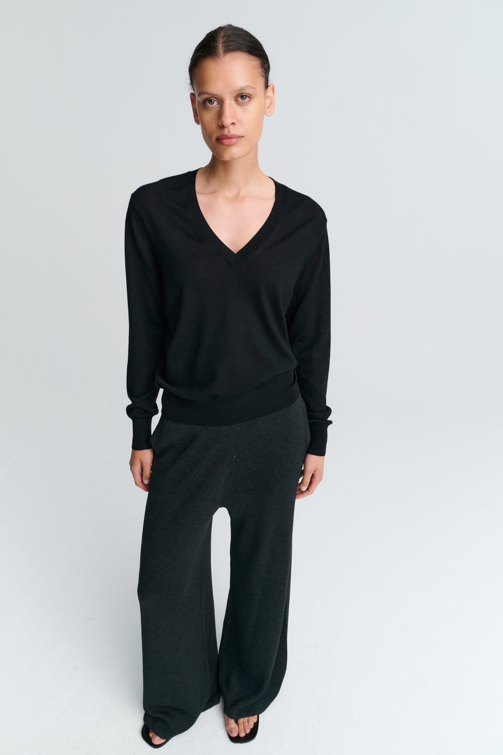 V Neck | Merino Wool | Black