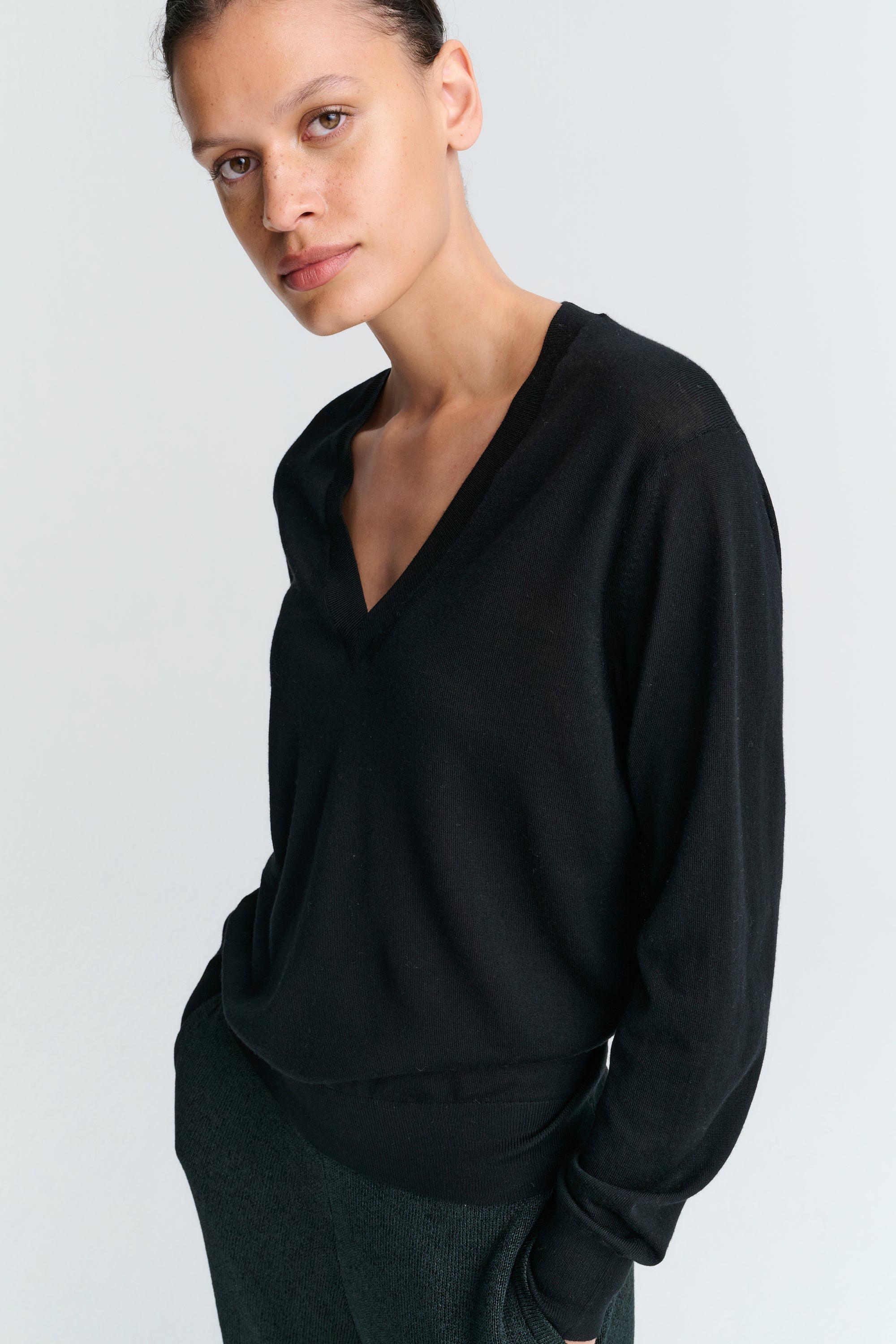 V Neck | Merino Wool | Black