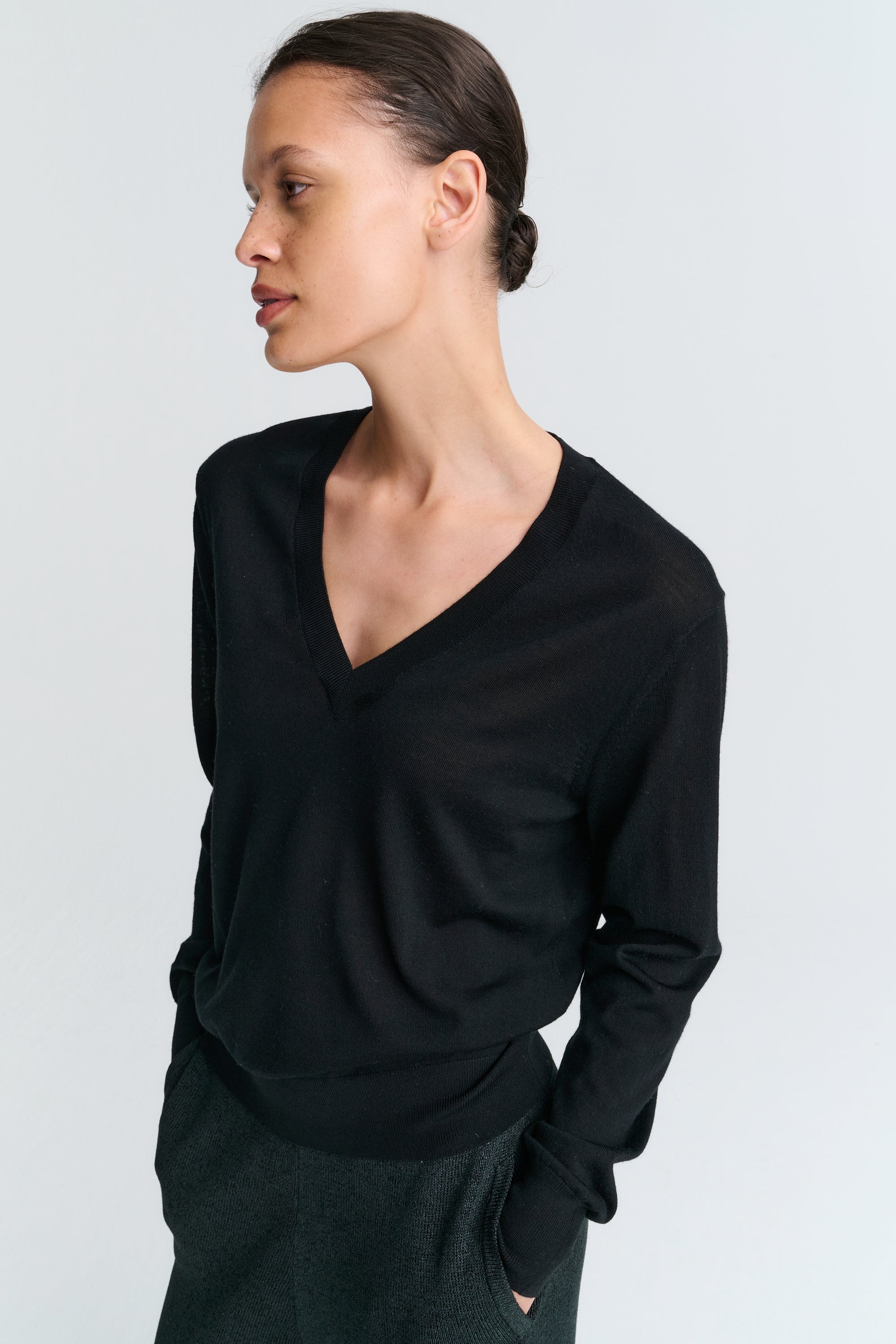 V Neck | Merino Wool | Black