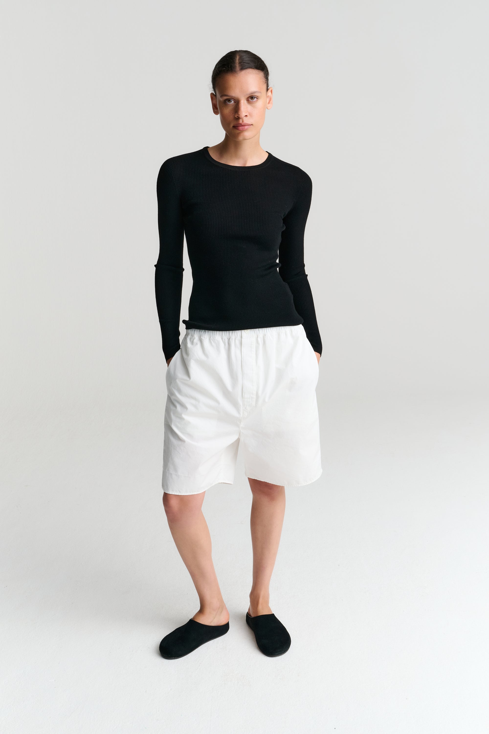 RHEA162 | Rib Crew | Merino Wool | Black