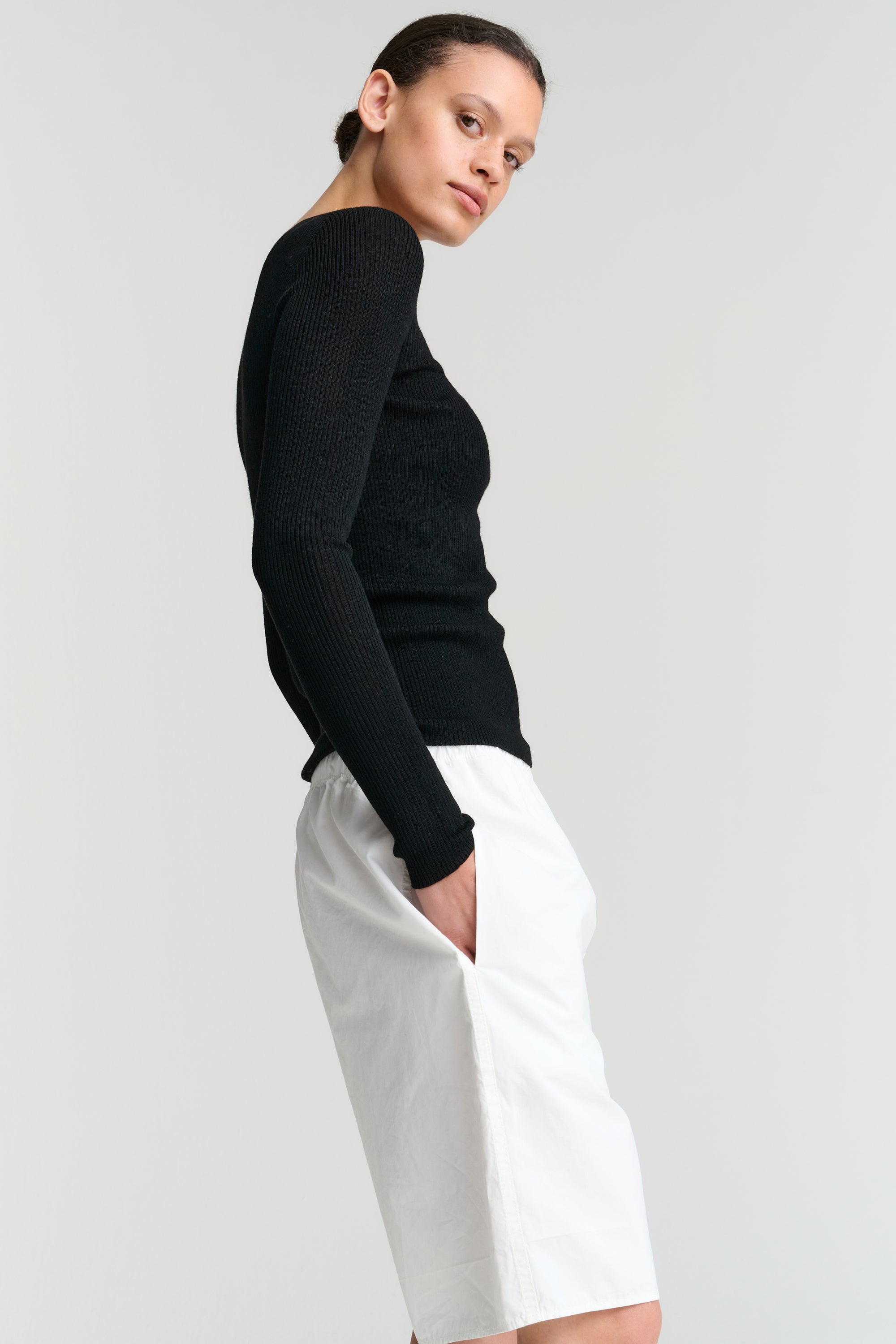 RHEA162 | Rib Crew | Merino Wool | Black