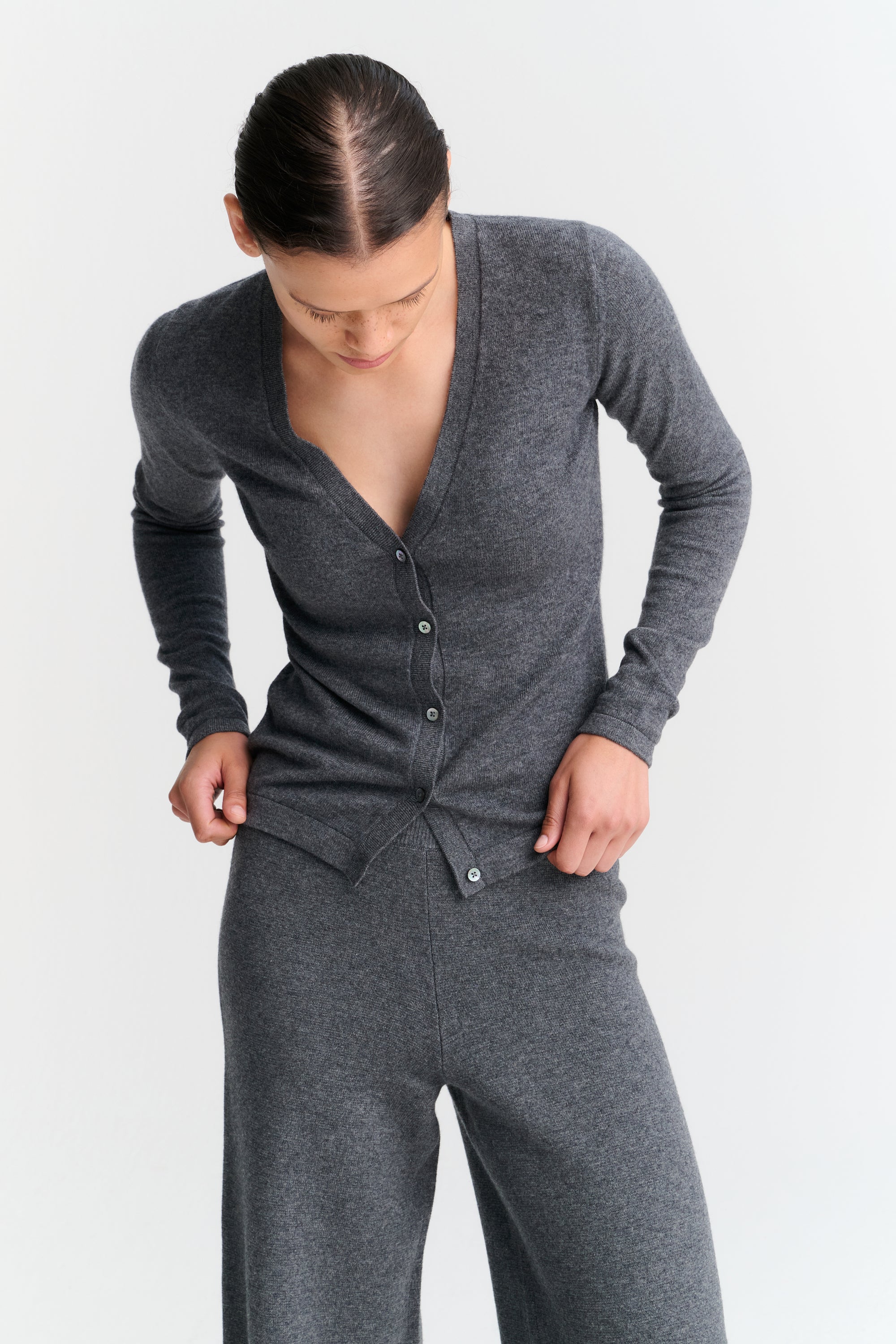 RHEA182 | V Cardigan | Wool Cashmere | Grey