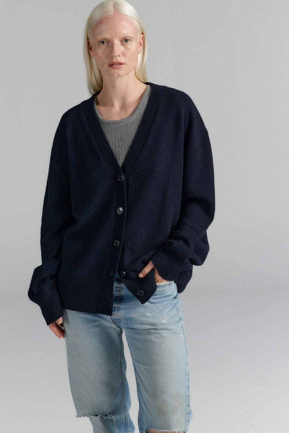 RHEA131. Heavy Cardigan. Navy