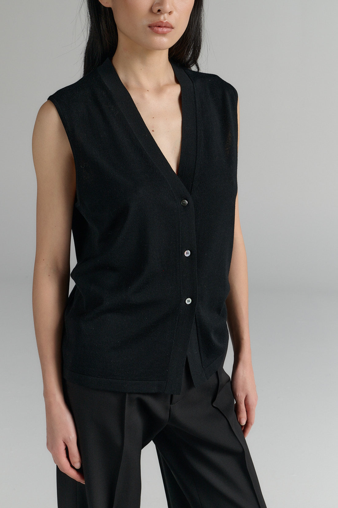 RHEA123. Vest. Black