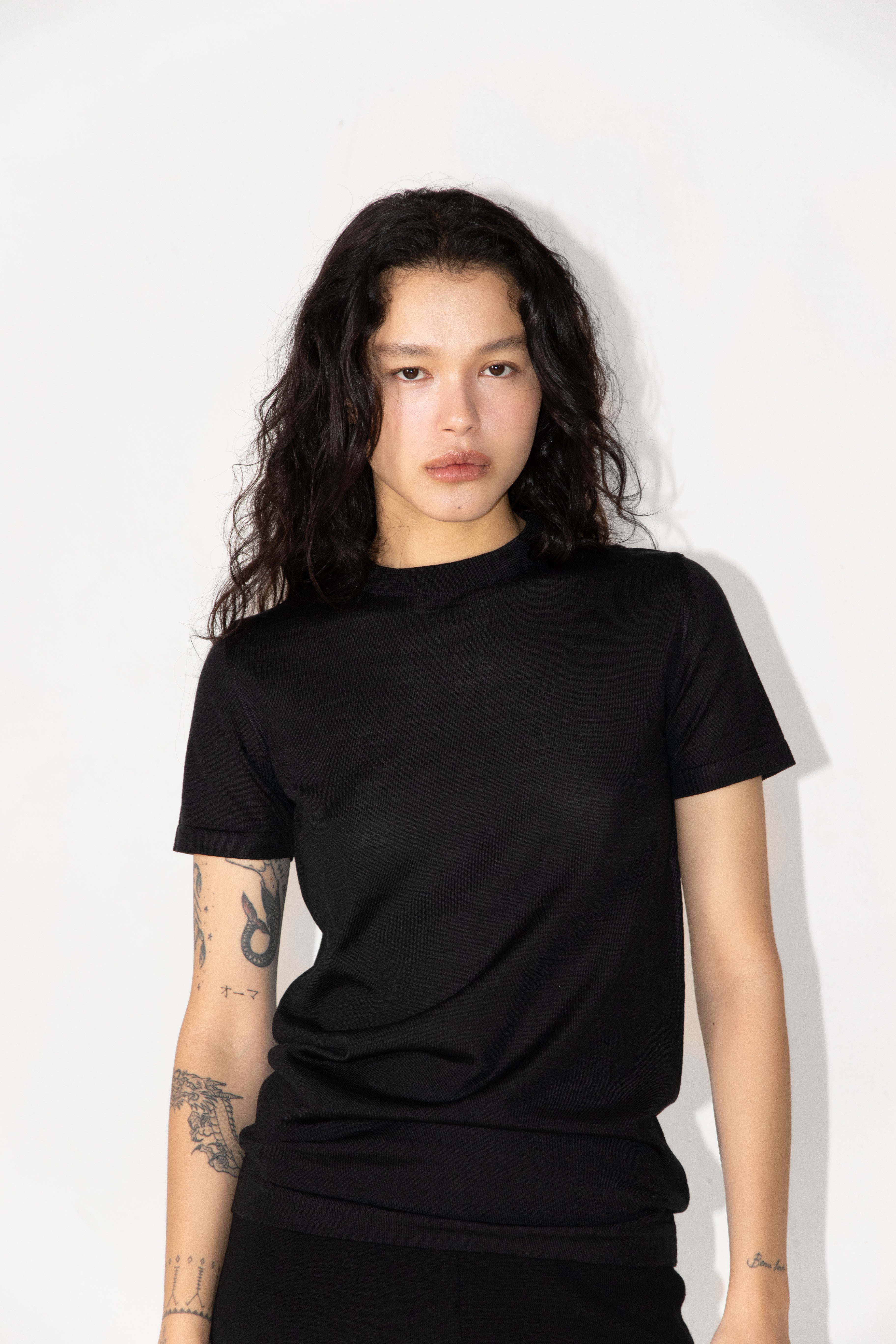 Black crew neck t shirt online women's