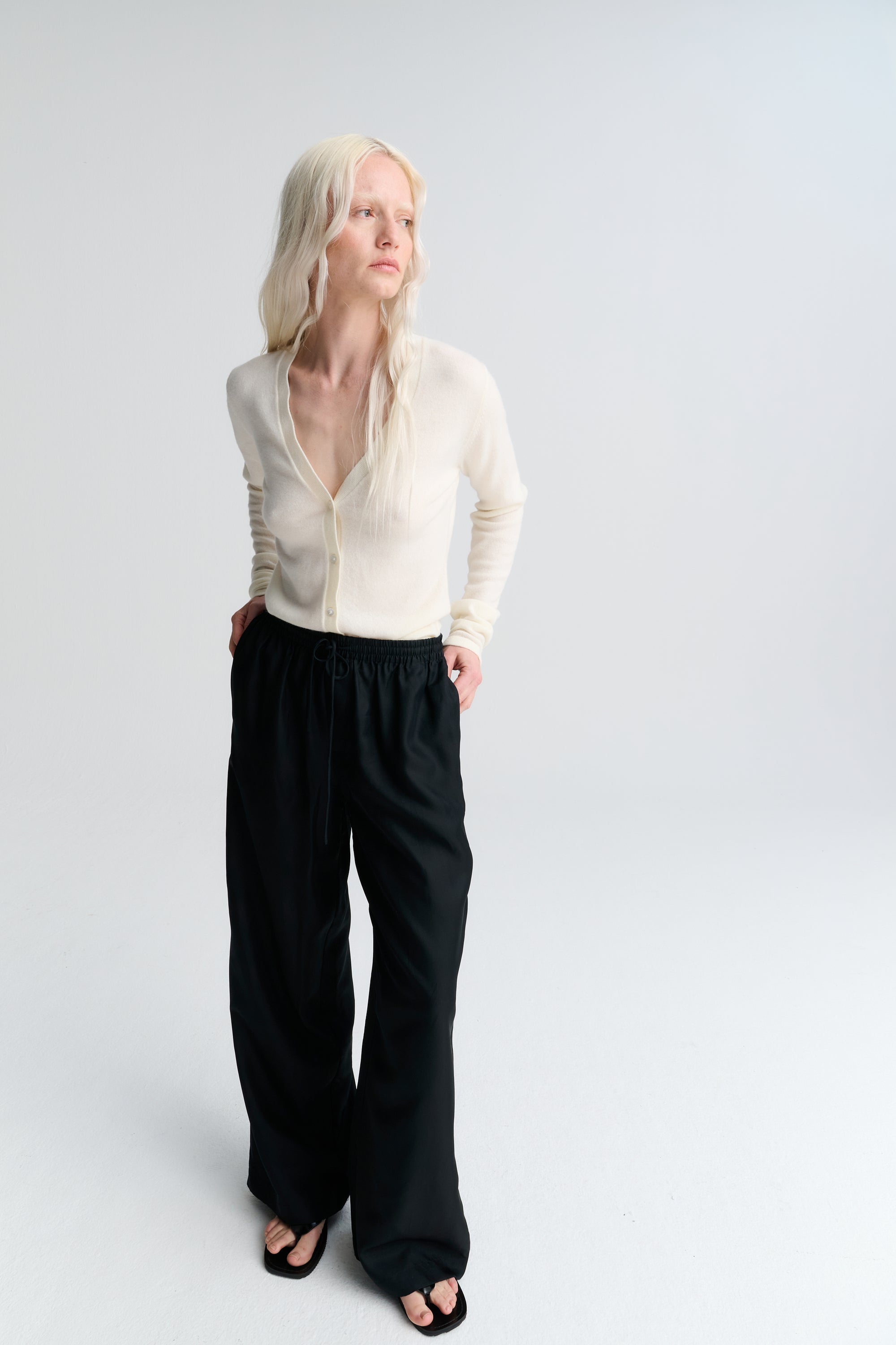 RHEA181 | V Cardigan | Wool Cashmere | Cream