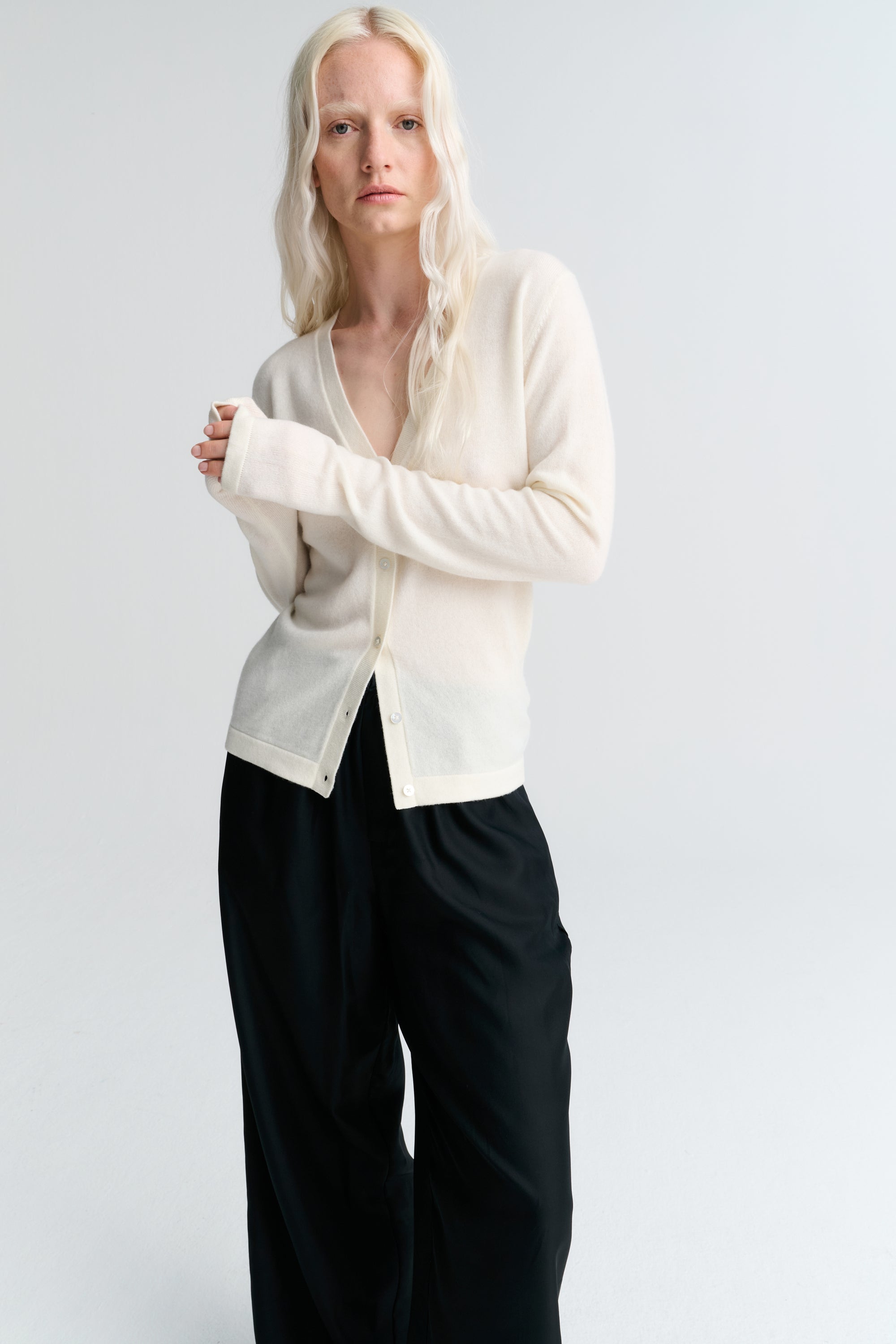 RHEA181 | V Cardigan | Wool Cashmere | Cream