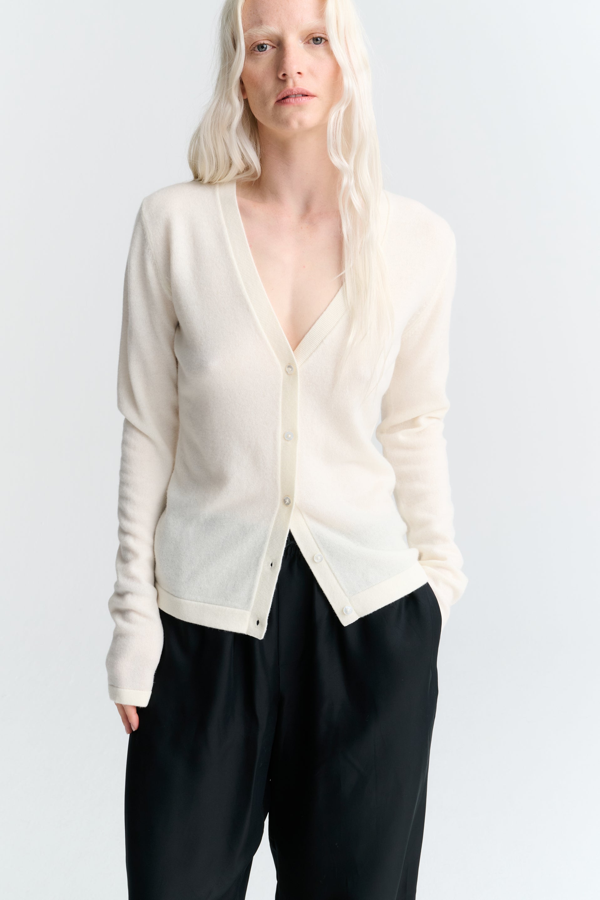 RHEA181 | V Cardigan | Wool Cashmere | Cream