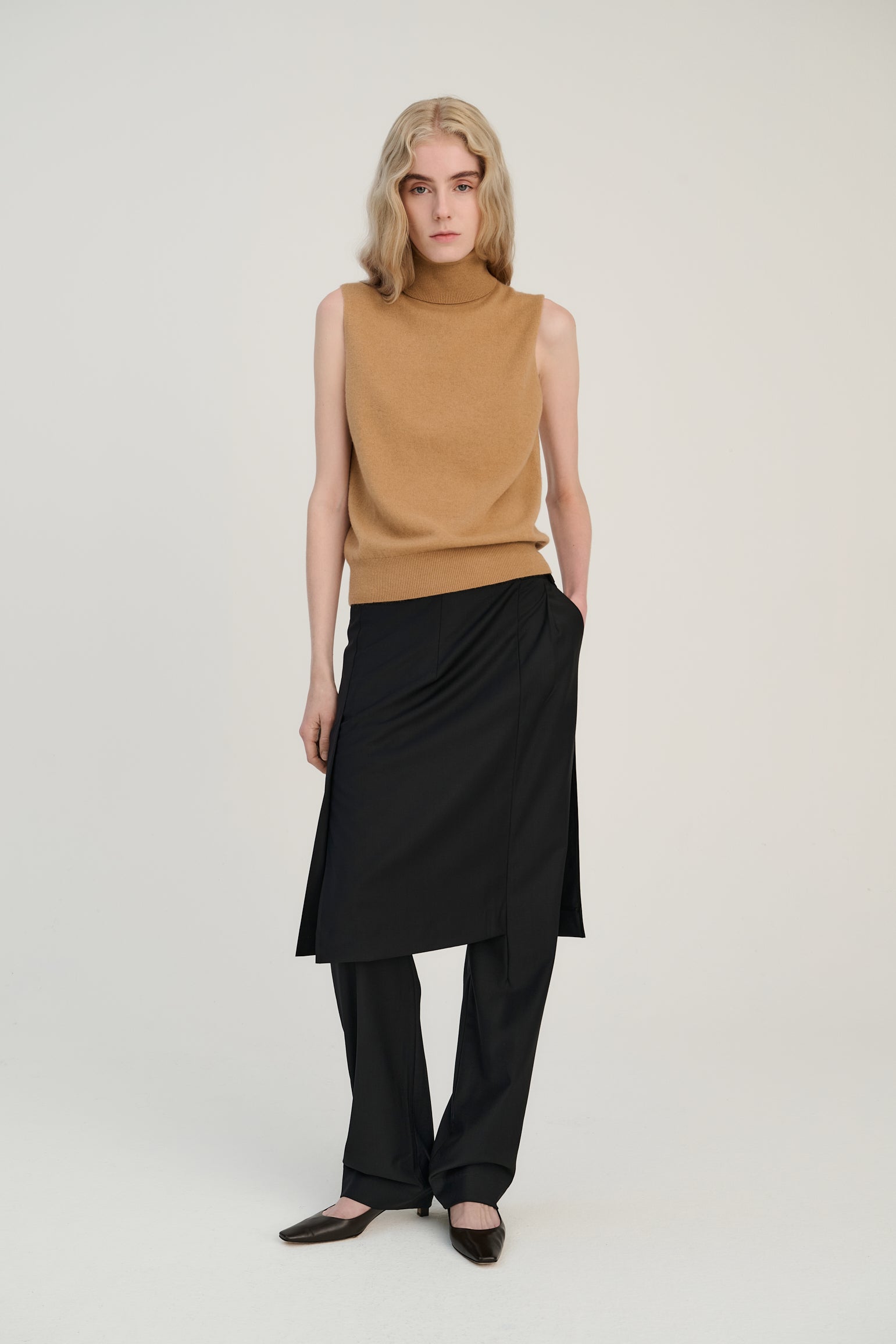 SW09.09 | Sleeveless Turtleneck | Camel | Wool &amp; Cashmere