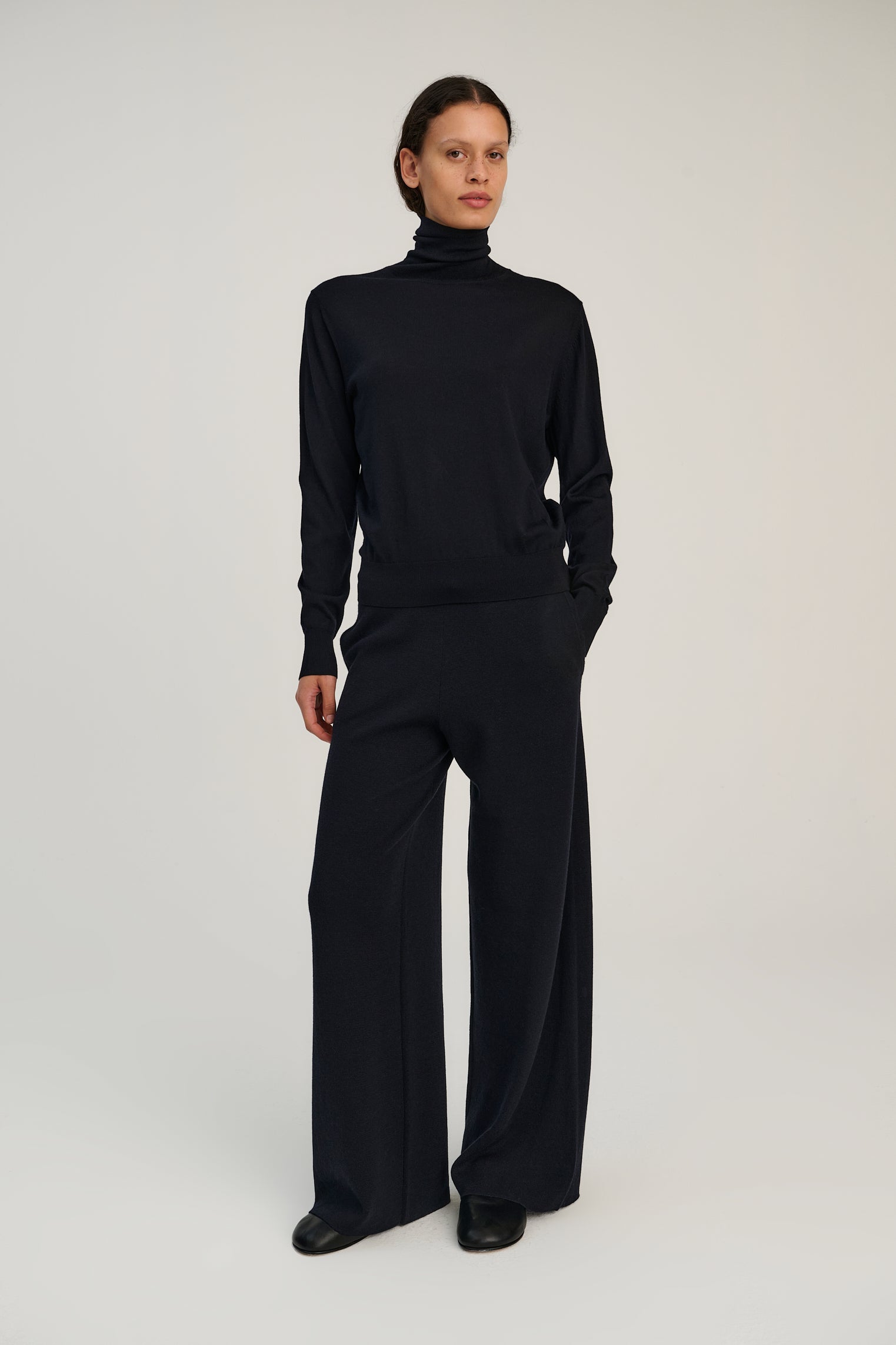 RHEA135 | Turtle Neck | Merino Wool | Navy