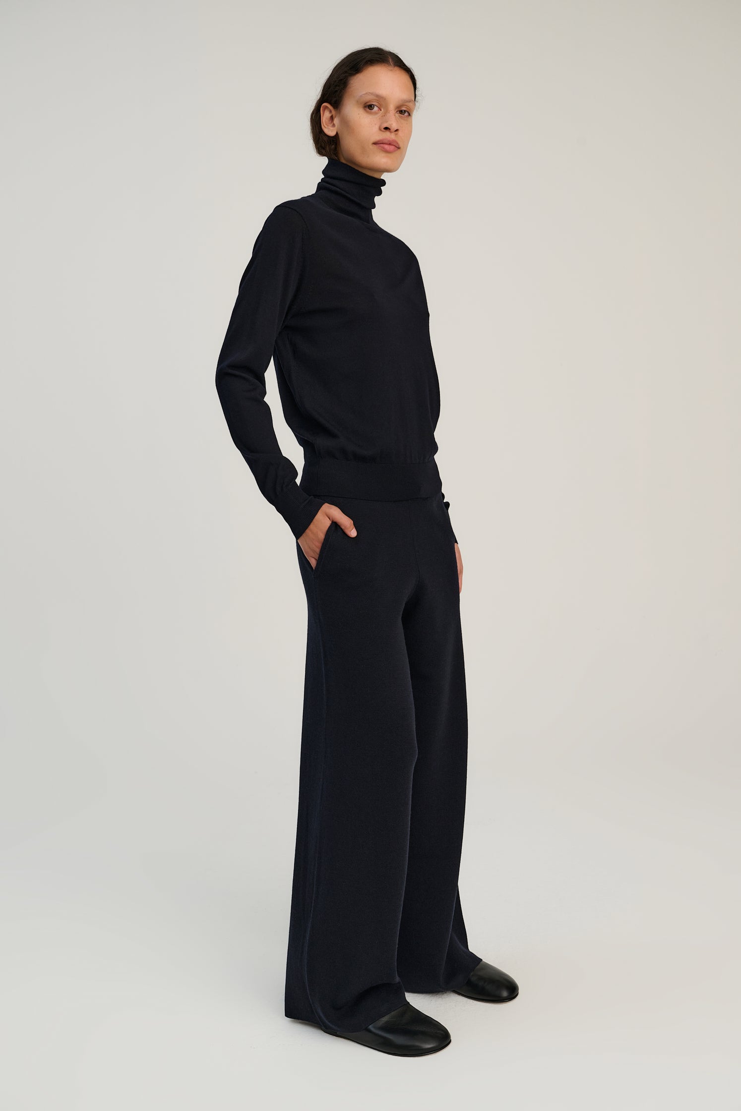 RHEA135 | Turtle Neck | Merino Wool | Navy