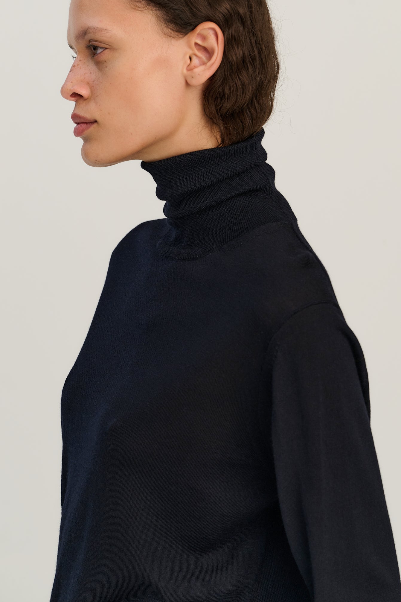 RHEA135 | Turtle Neck | Merino Wool | Navy