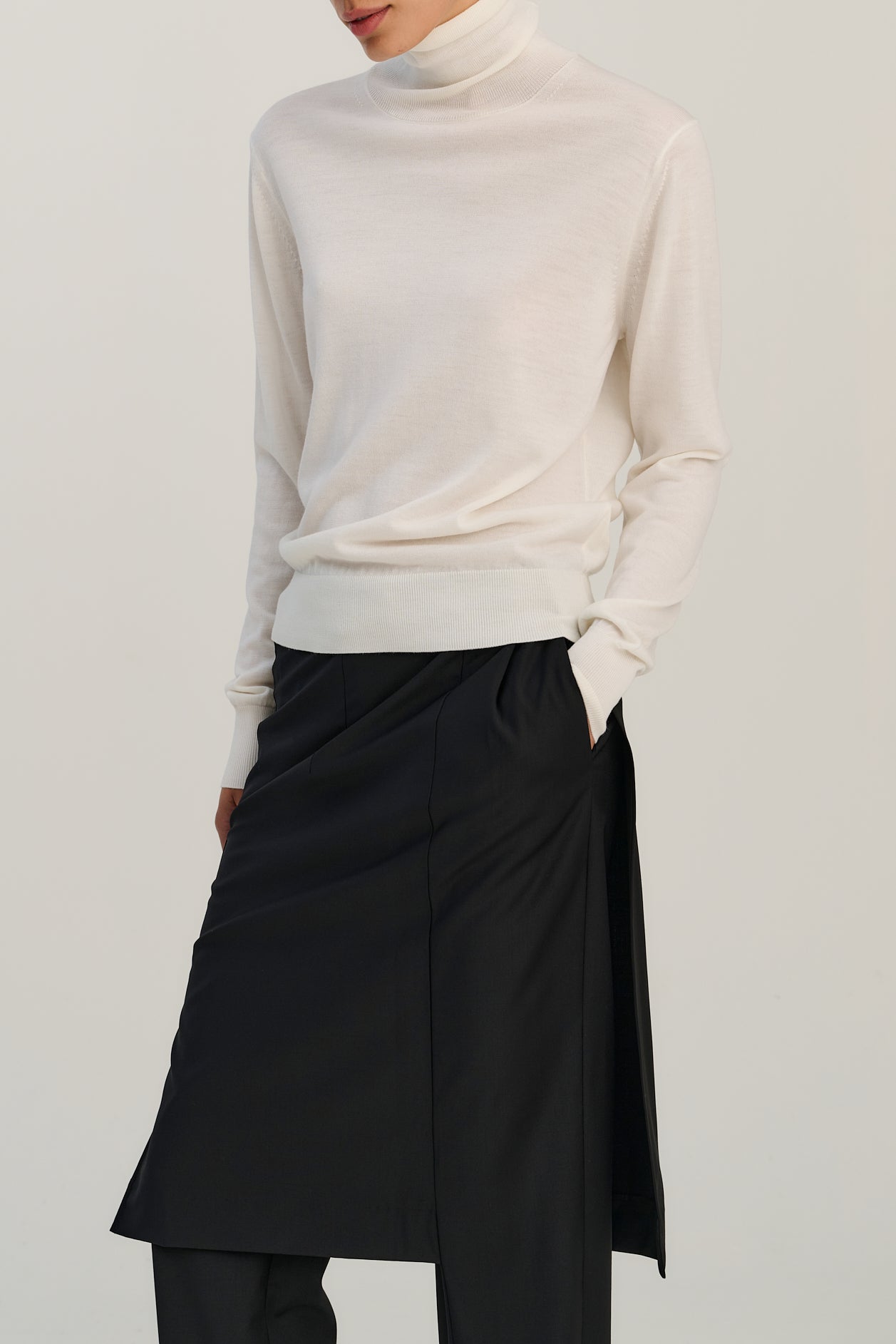RHEA134 | Turtle Neck | Merino Wool |  Cream