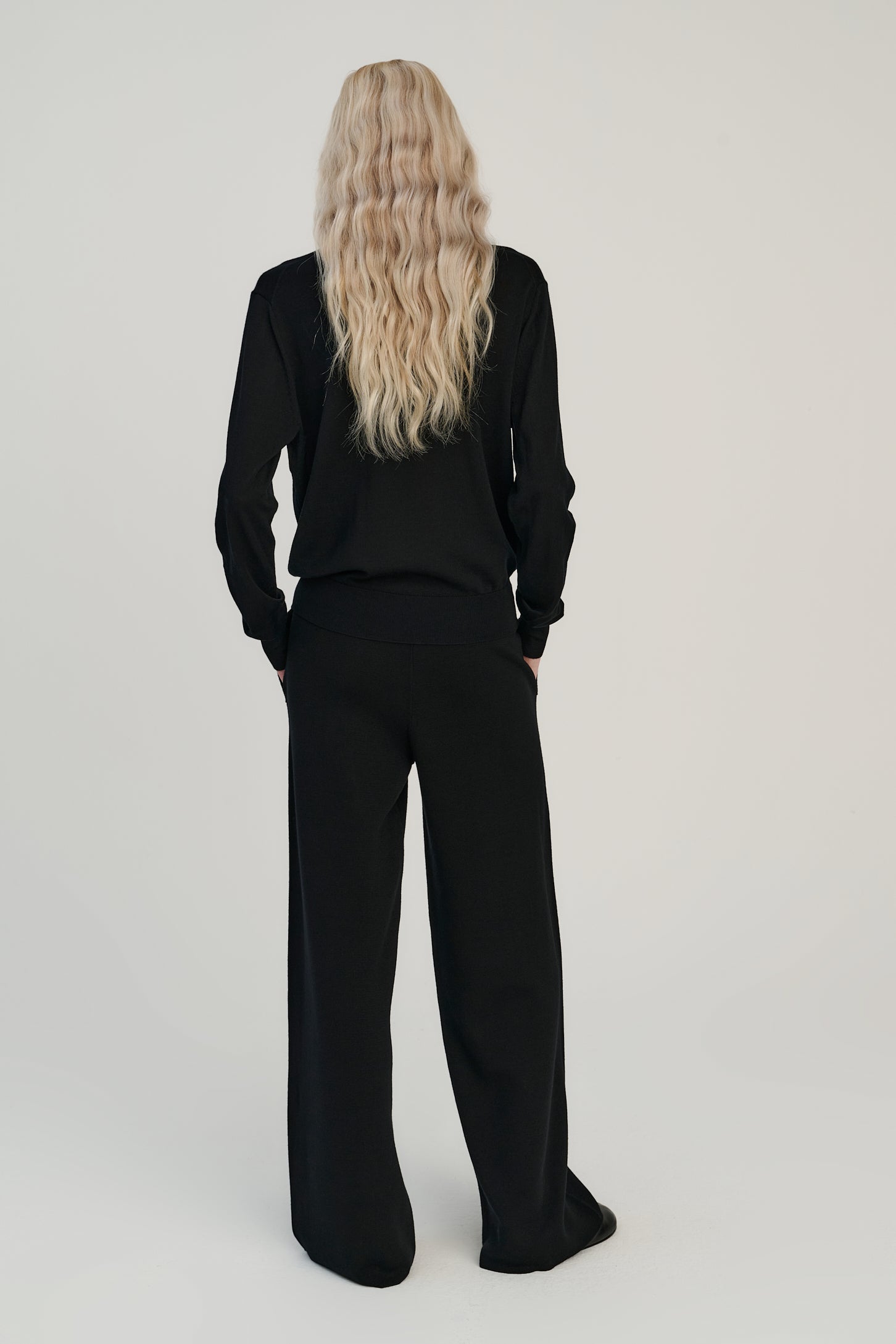 RHEA136 | Turtle Neck | Merino Wool | Black