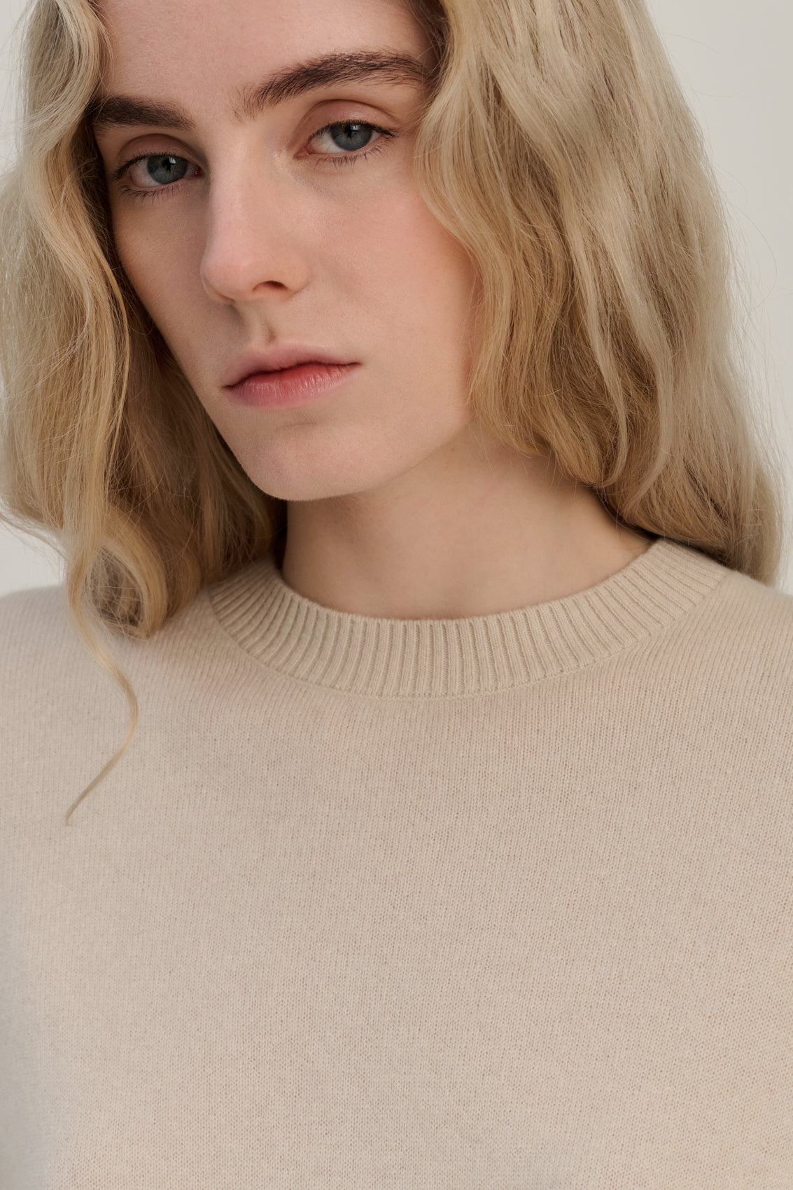 RHEA183 | Crew | Wool Cashmere | Sand
