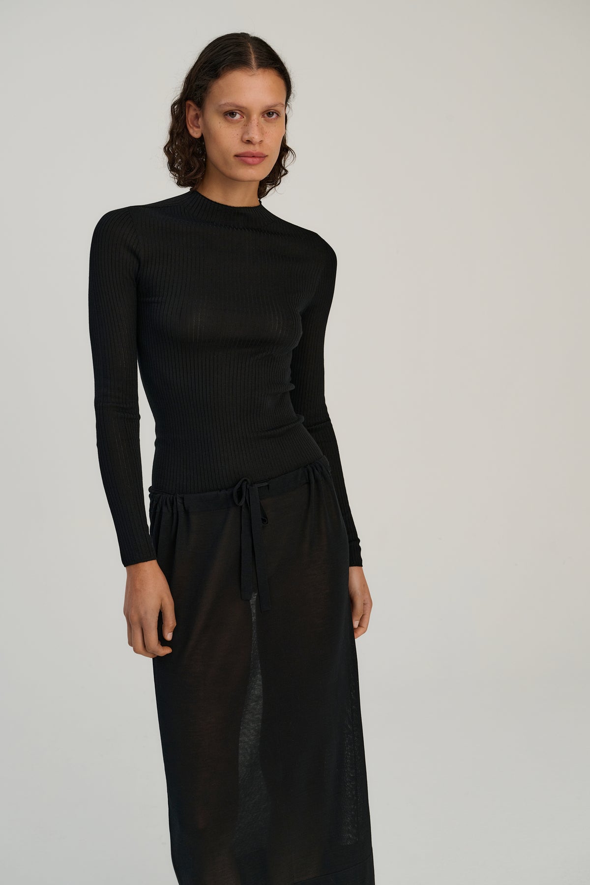 SW12.01 | Rib Crew | Black | Pure Silk