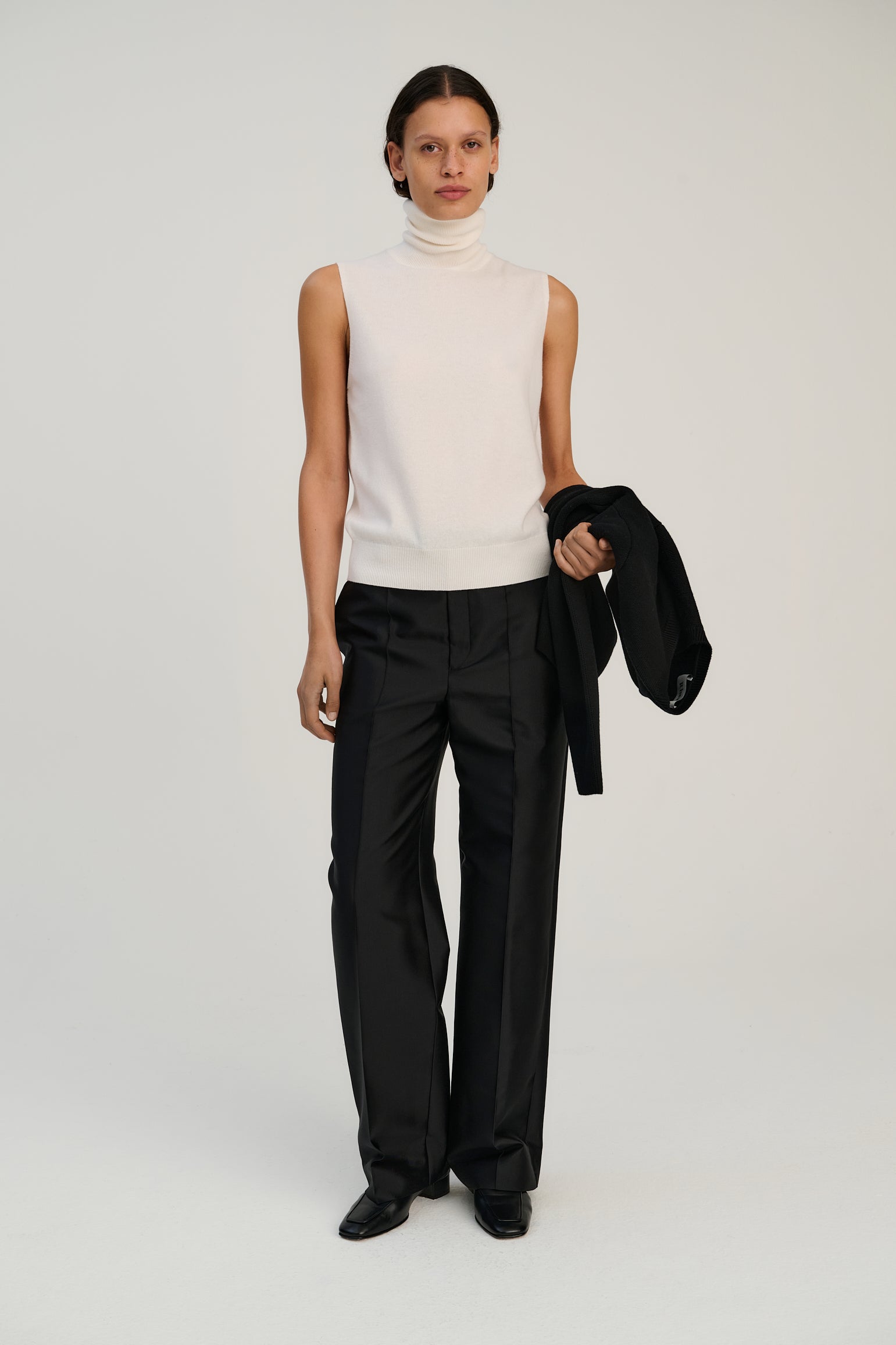 Sleeveless Turtleneck | Offwhite | Wool &amp; Cashmere