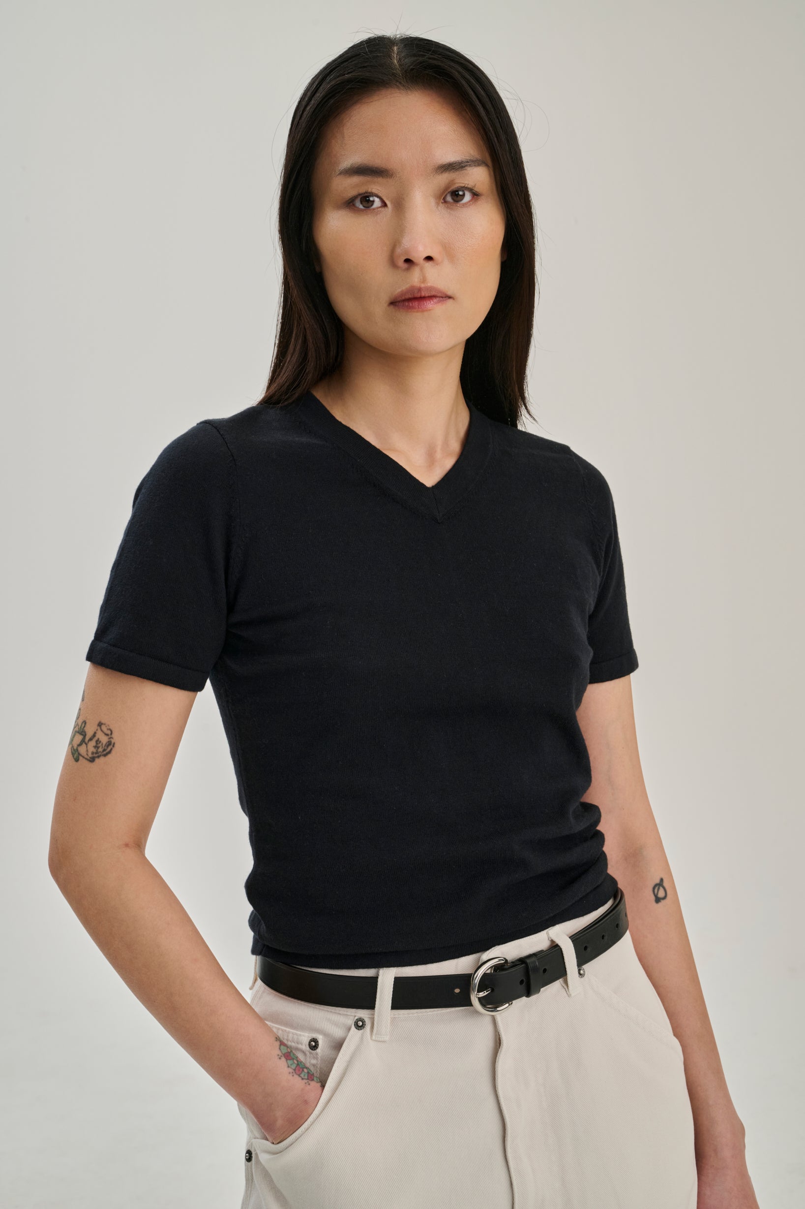 SW23.01 | Cropped TShirt V Neck | Cotton Cashmere | Black