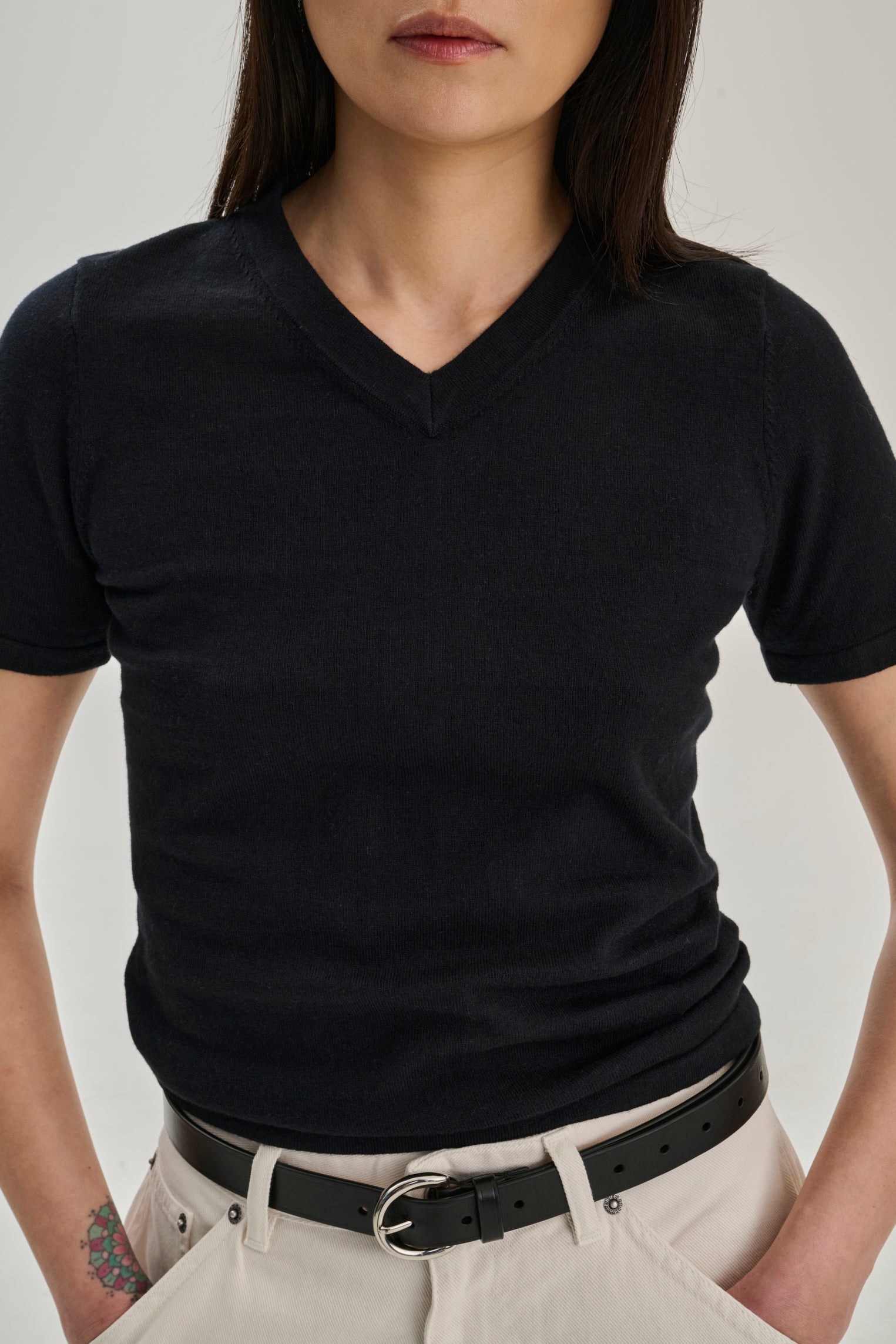 SW23.01 | Cropped TShirt V Neck | Cotton Cashmere | Black