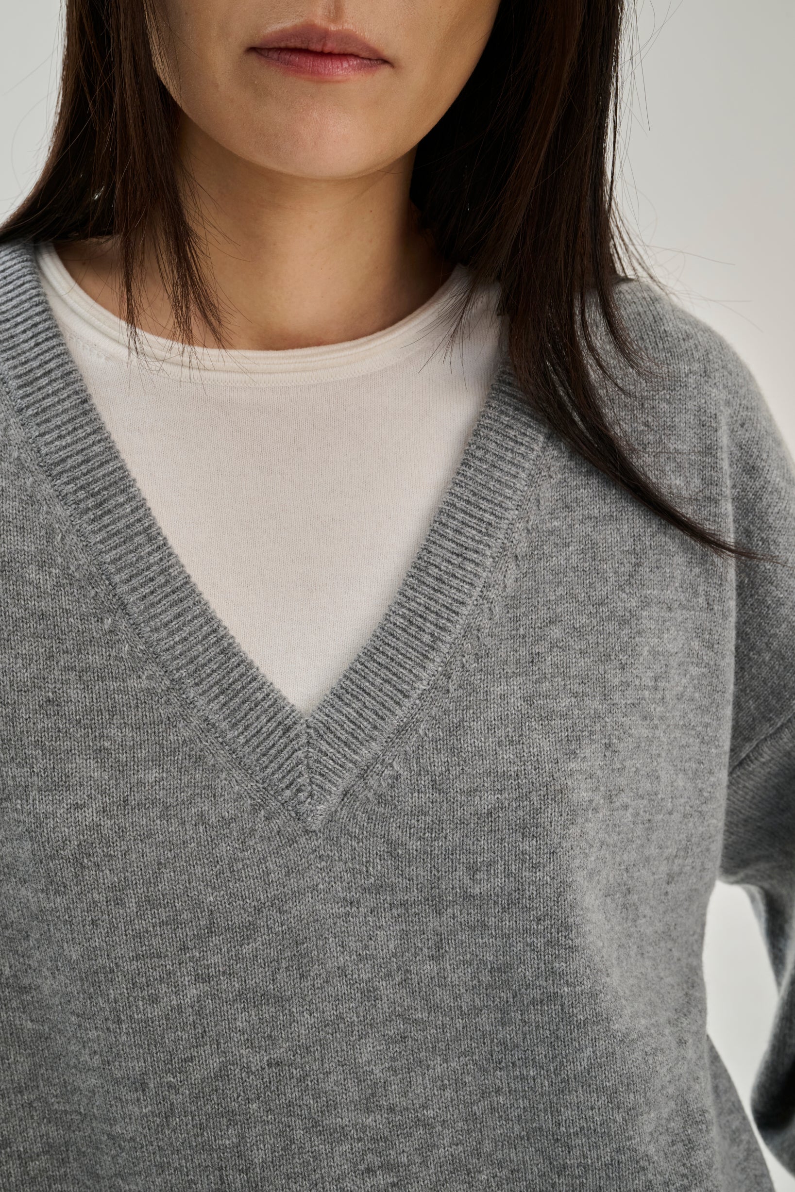 V Neck | Mid Grey | Wool &amp; Cashmere