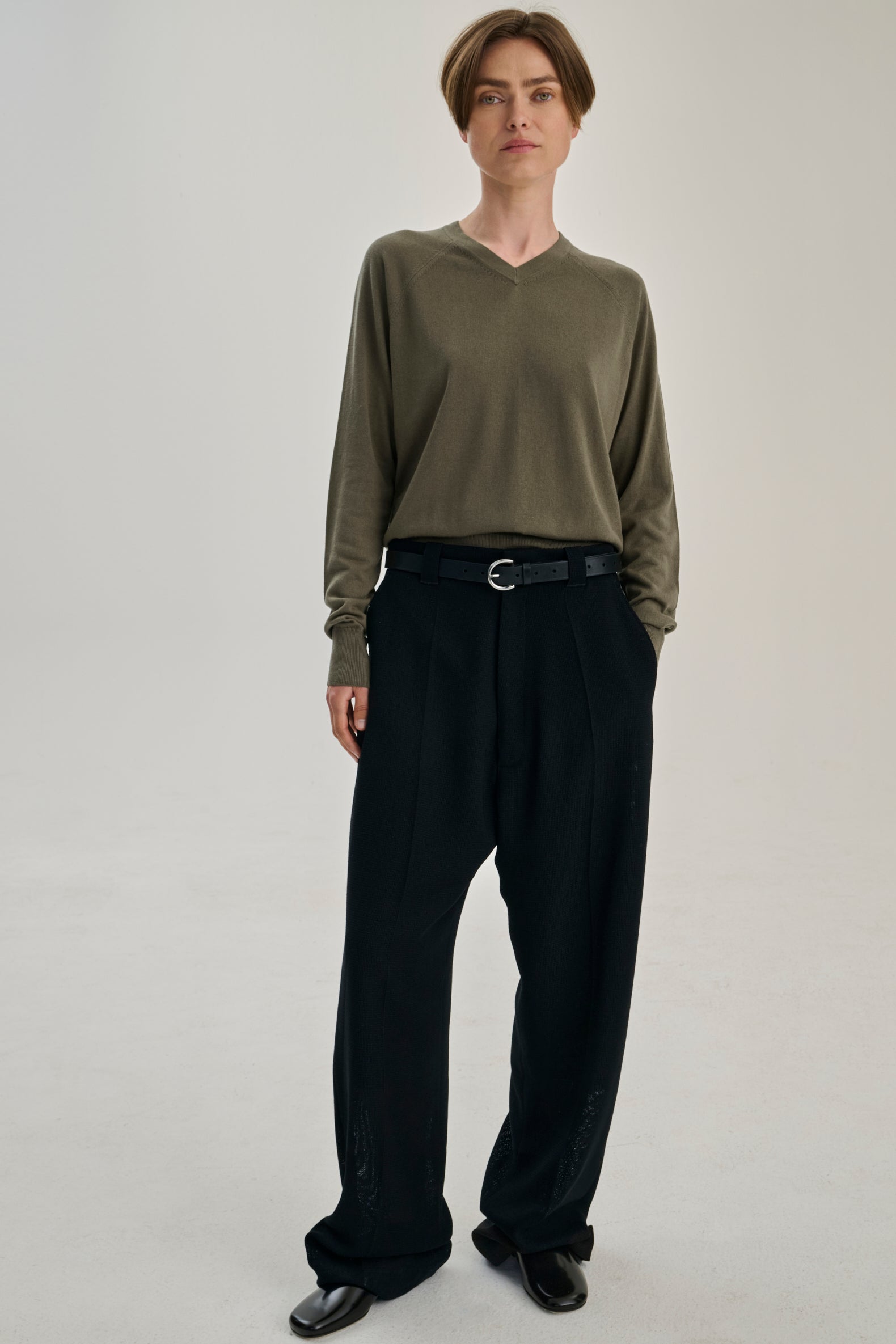 SW35.07 | High V Neck | Dark Grey | Silk Wool Cashmere