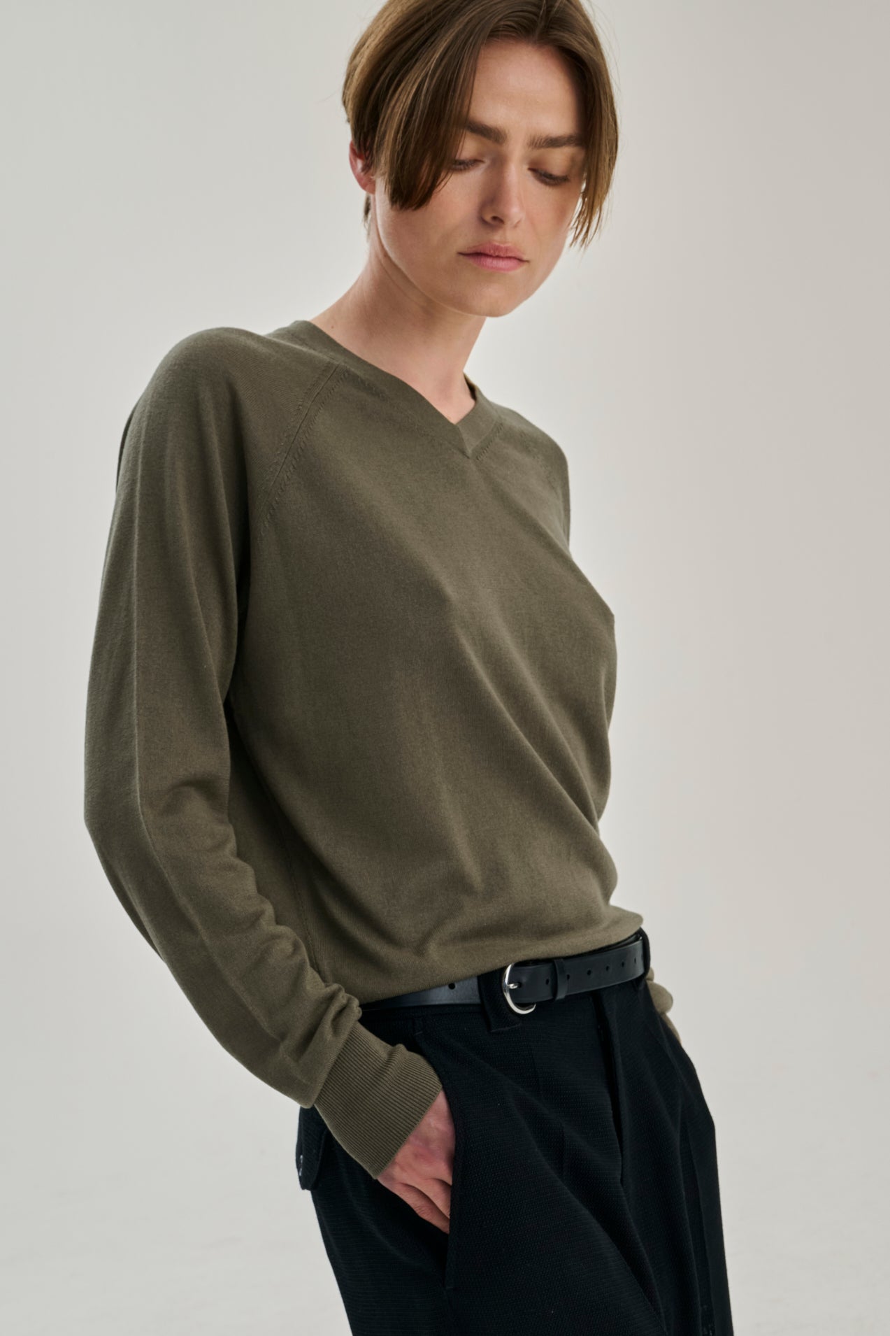 SW35.07 | High V Neck | Dark Grey | Silk Wool Cashmere