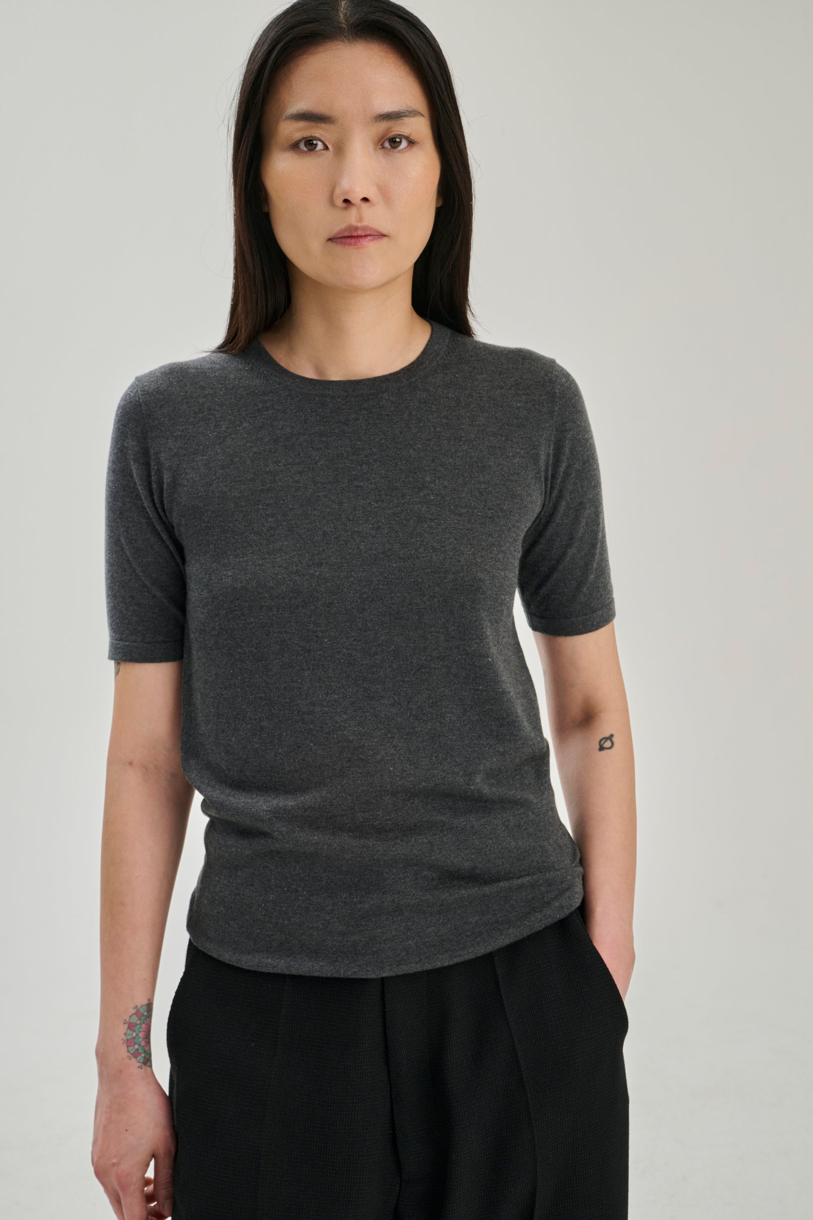 SW34.07 | Long Fitted Tshirt | Dark Grey | Silk Wool Cashmere