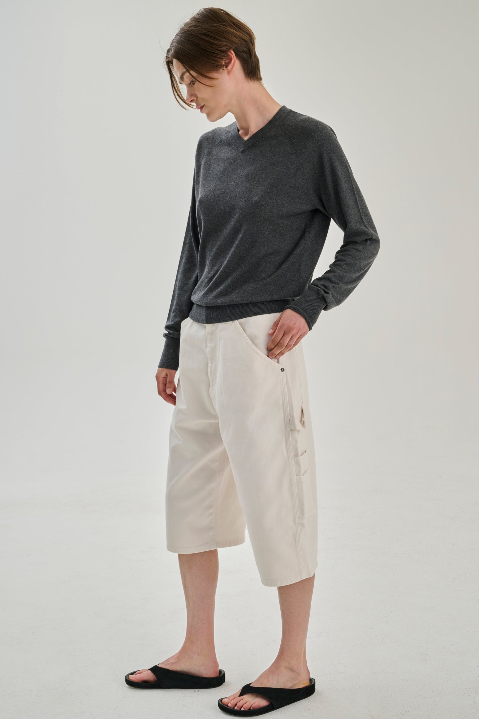 SW35.12 | High V Neck | Olive | Silk Wool Cashmere