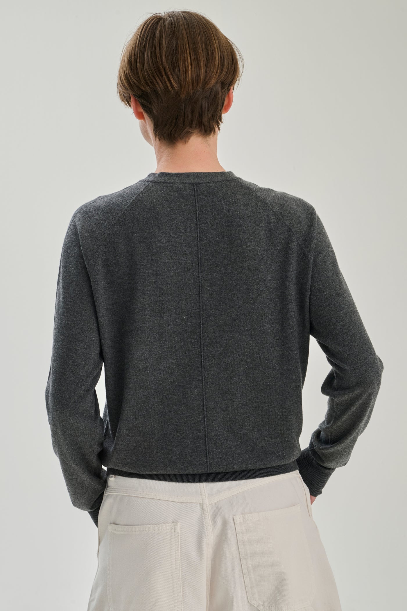 SW35.12 | High V Neck | Olive | Silk Wool Cashmere