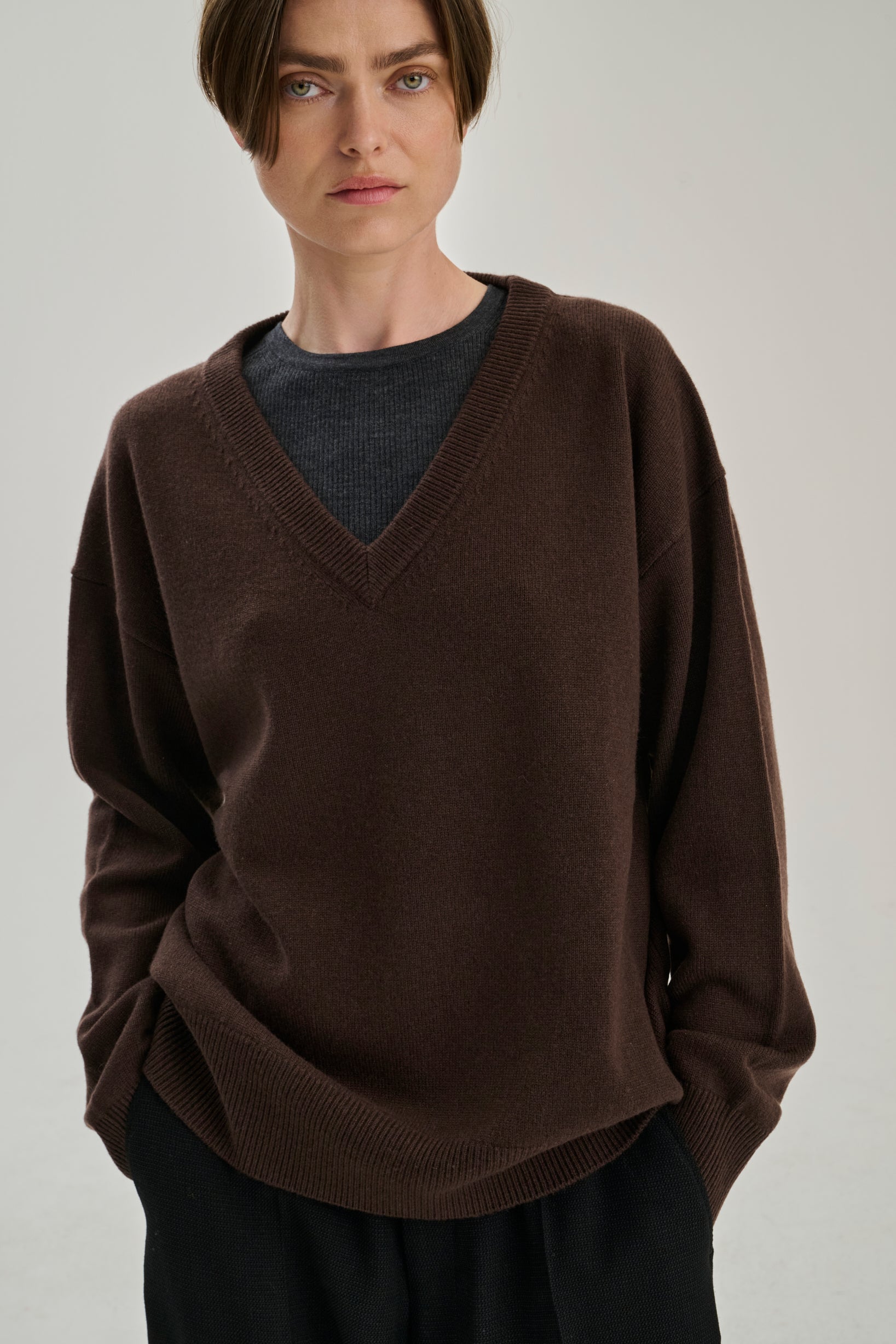 V Neck | Dark Brown | Wool &amp; Cashmere